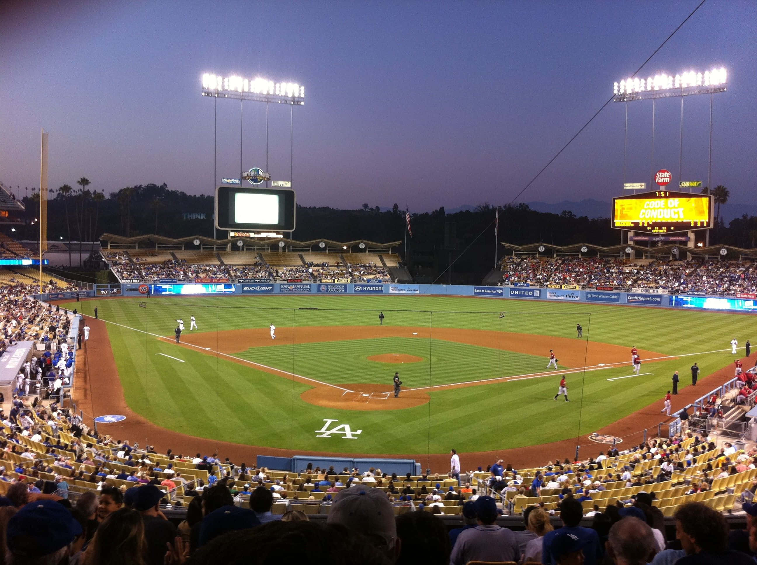 Dodger Stadium, green field, twilight lights, 2K Desktop Wallpaper