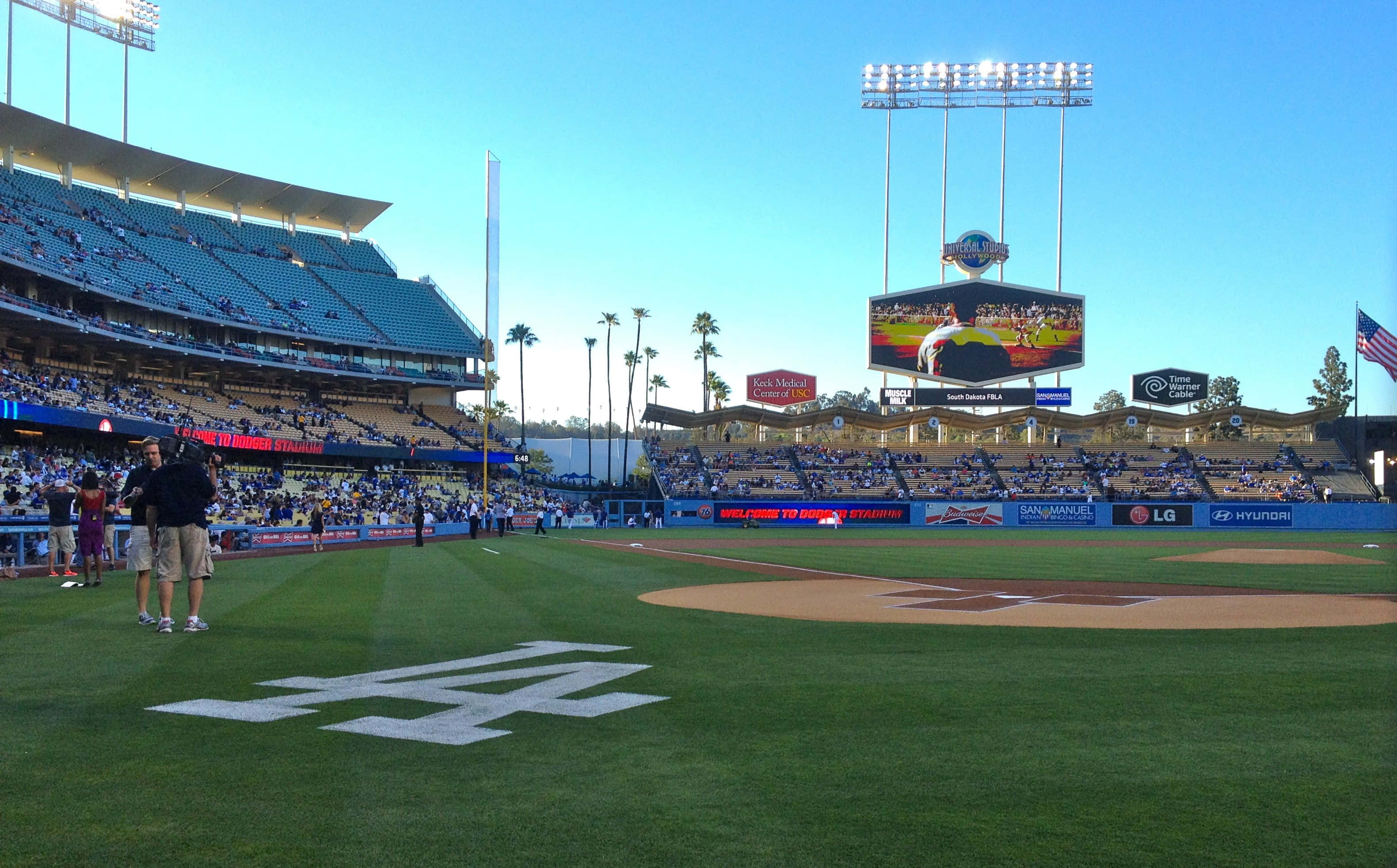 Dodger Stadium, LA logo, green field, 2K Desktop Wallpaper