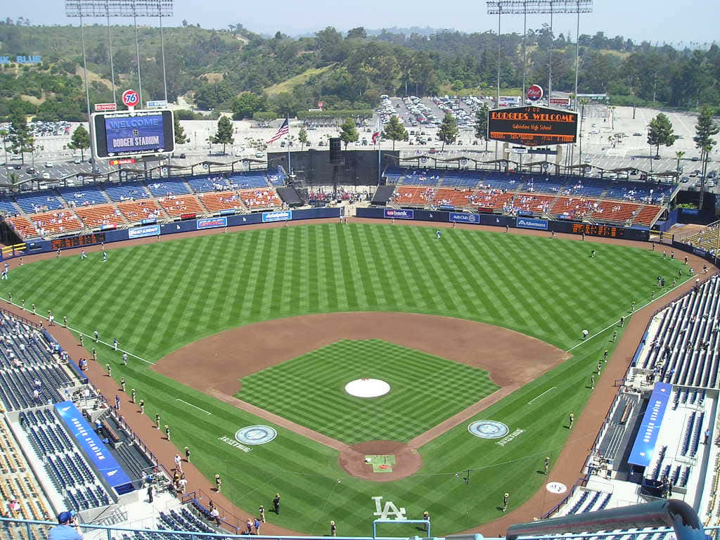Dodger Stadium, sunny day, meticulously striped green field, SD Desktop Wallpaper