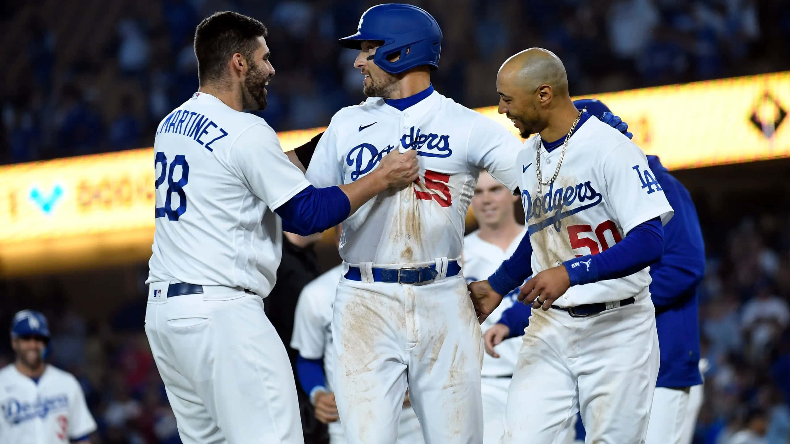 Dodgers, white uniforms, brightly lit field, 2K Desktop Wallpaper