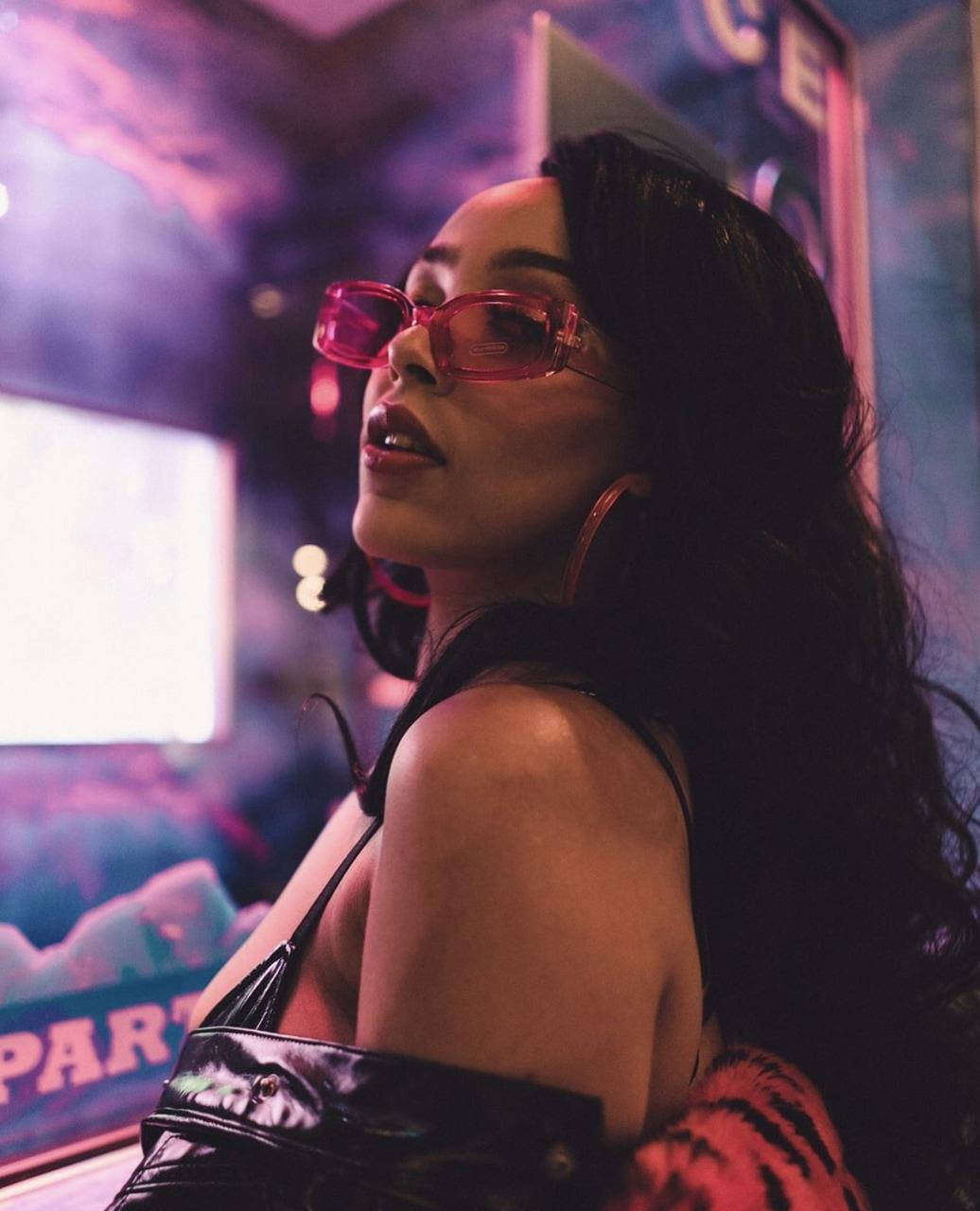 Doja Cat, pink sunglasses, neon-lit club, HD Phone Wallpaper