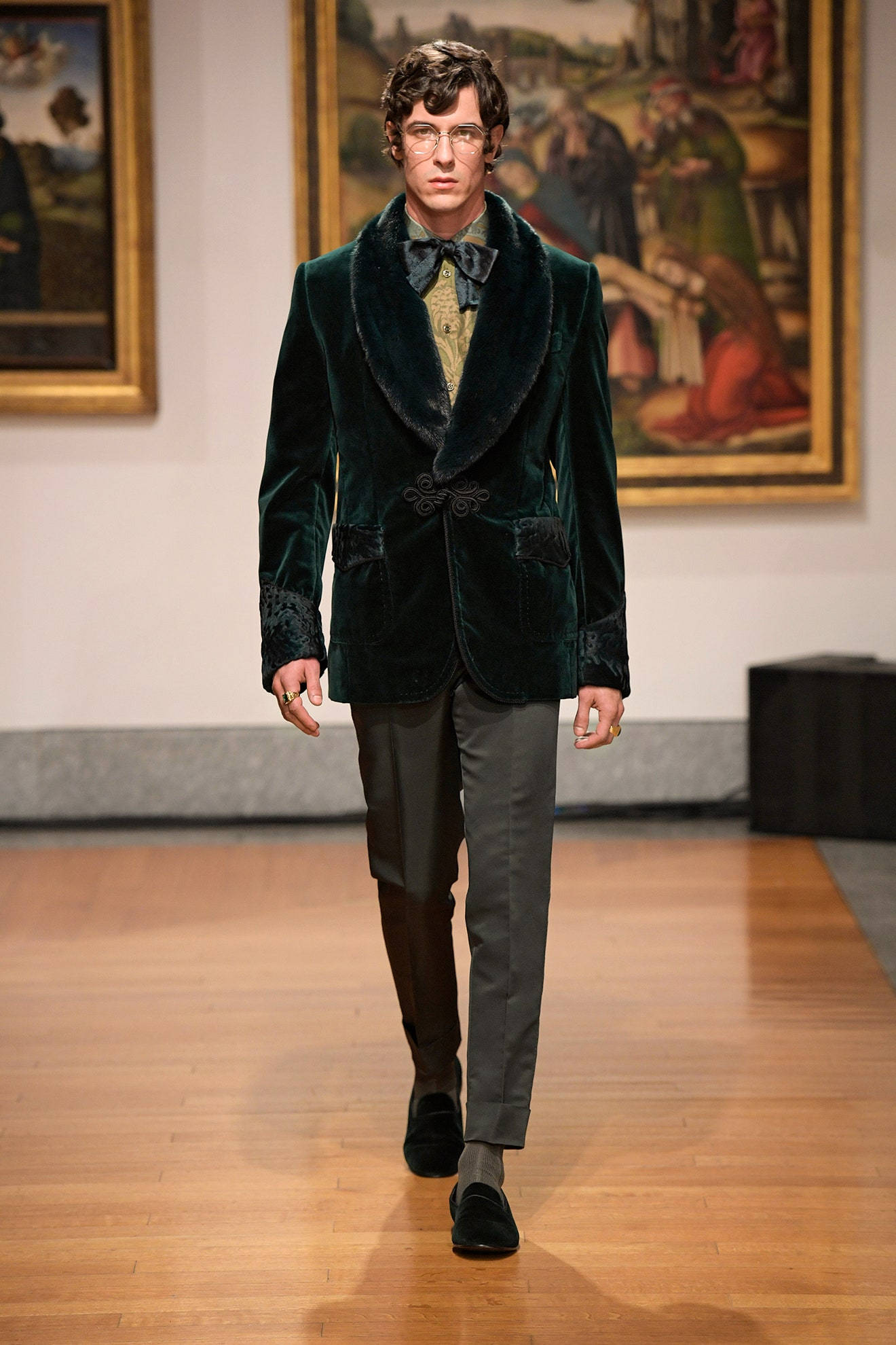 Dolce And Gabbana, emerald velvet blazer, fur collar, Full HD Phone Wallpaper