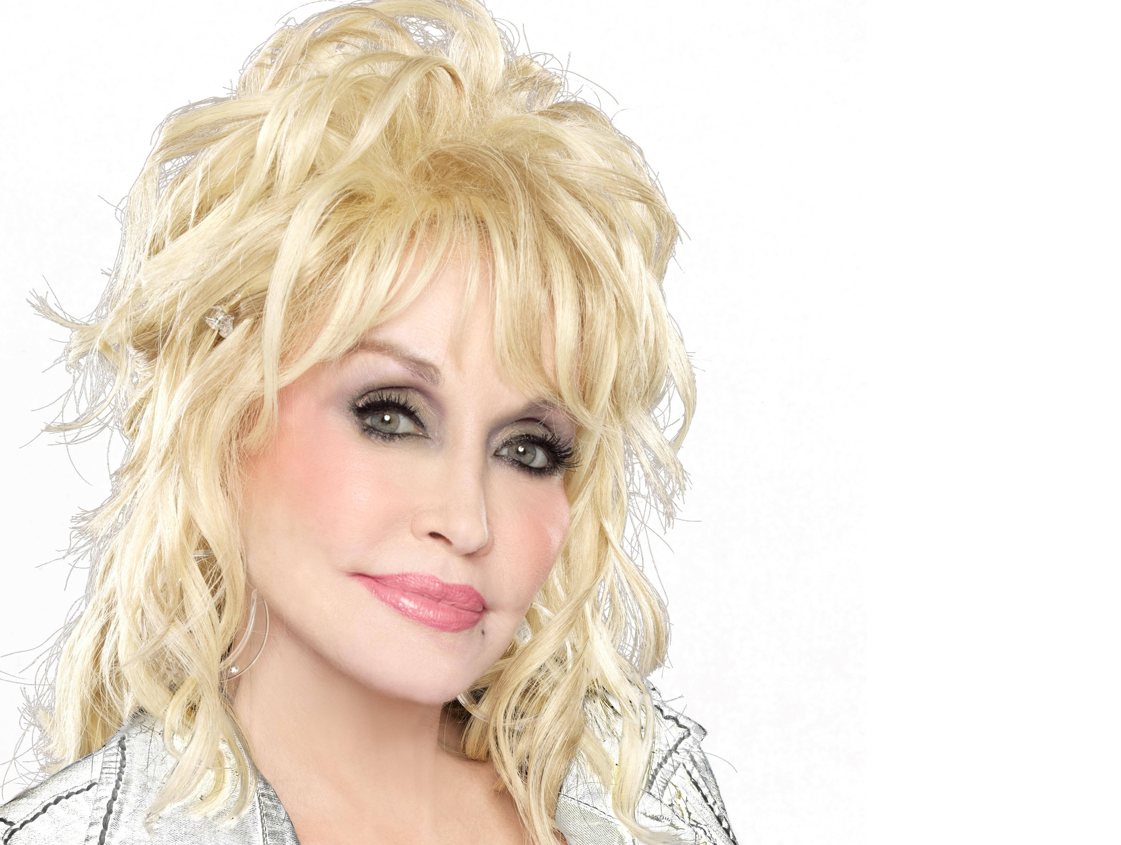 Dolly Parton, natural blonde hair, voluminous blonde hair, 4K Desktop Wallpaper