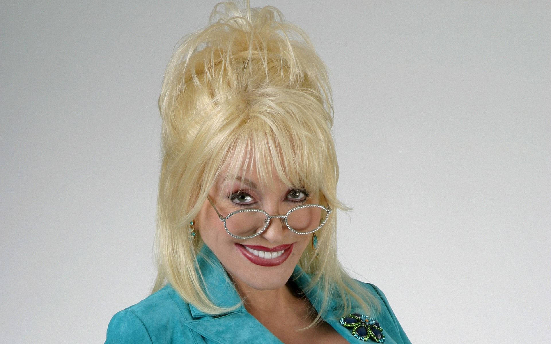 Dolly Parton, velvet blue jacket, voluminous blonde hair, Full HD Desktop Wallpaper