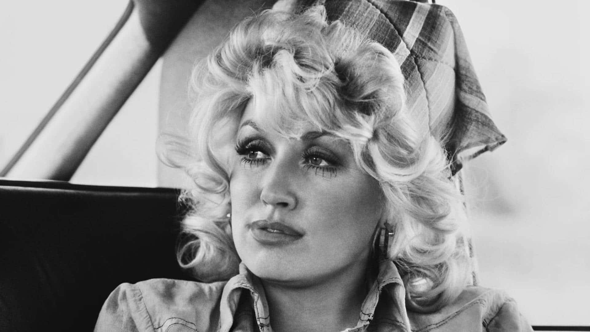 Dolly Parton, voluminous blonde curls, plaid headscarf, Full HD Desktop Wallpaper