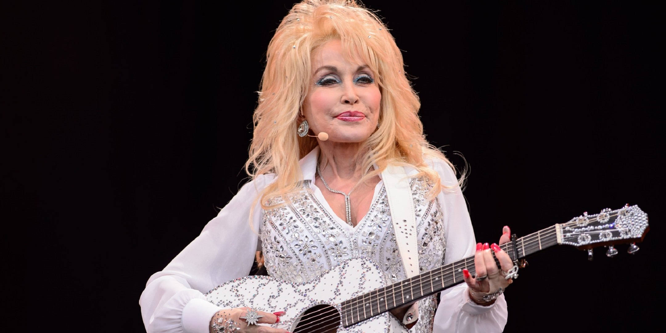 Dolly Parton, fancy white outfit, sparkling white acoustic guitar, Full HD Desktop Wallpaper