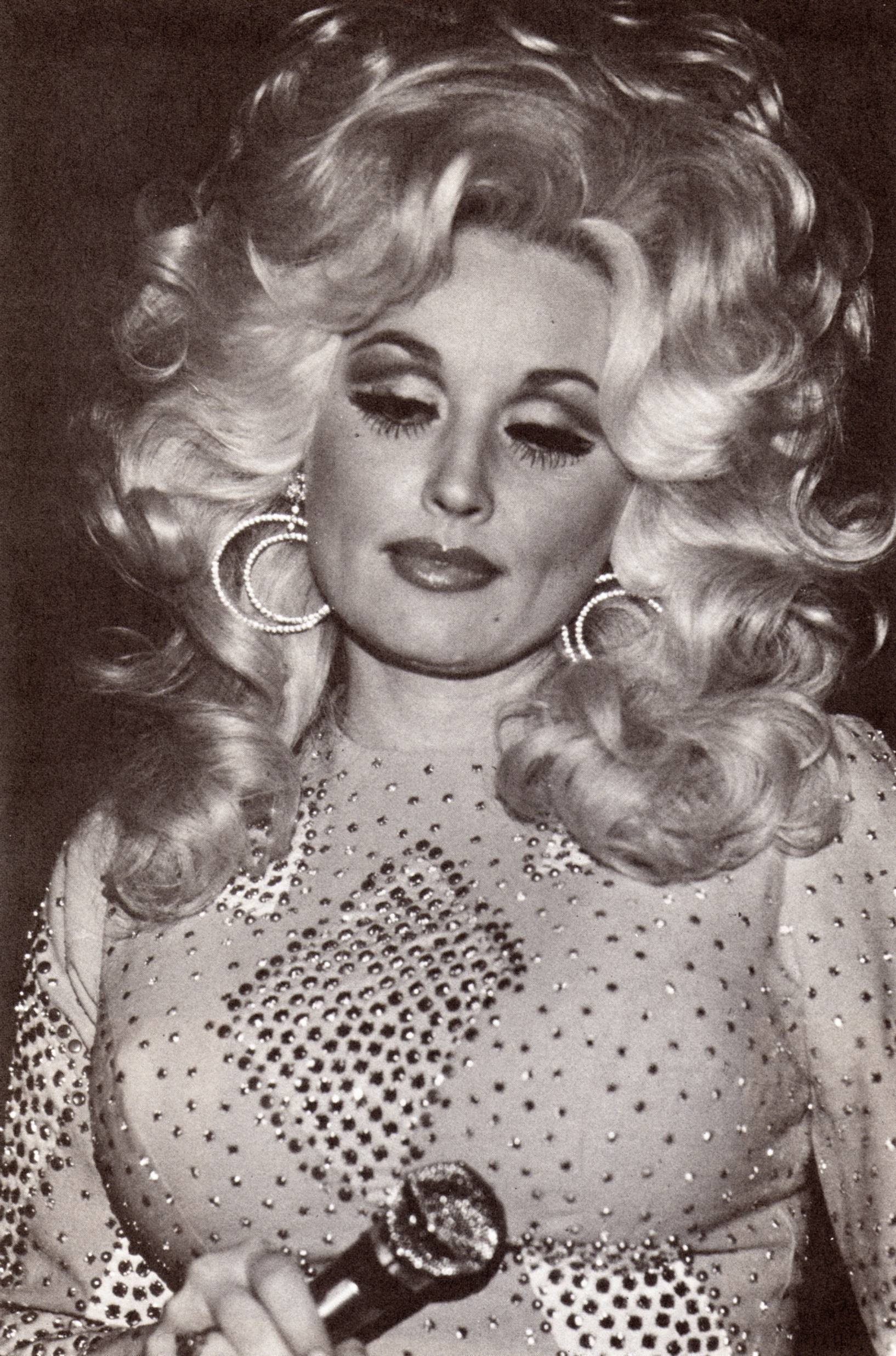Dolly Parton, rhinestone outfit, microphone, Full HD Phone Wallpaper