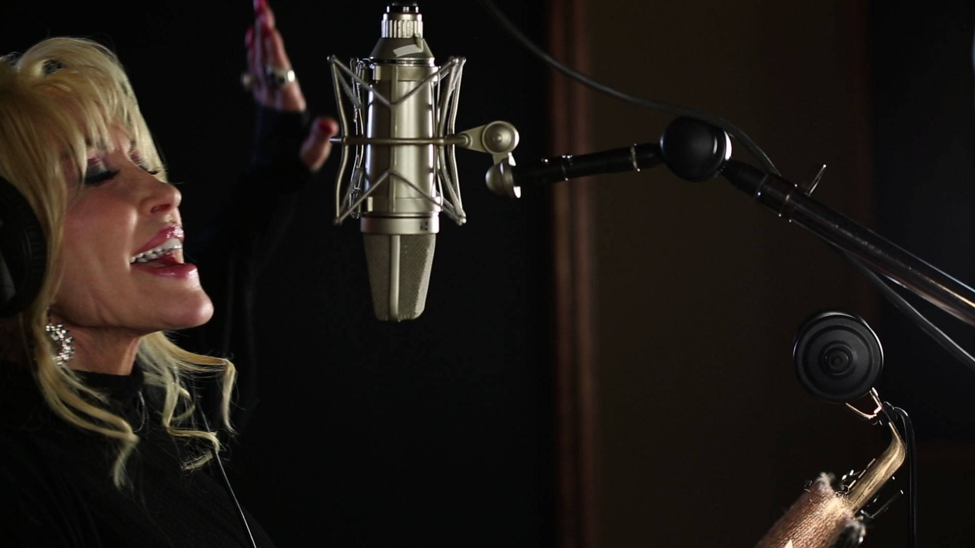 Dolly Parton, music studio, vintage microphone, Full HD Desktop Wallpaper