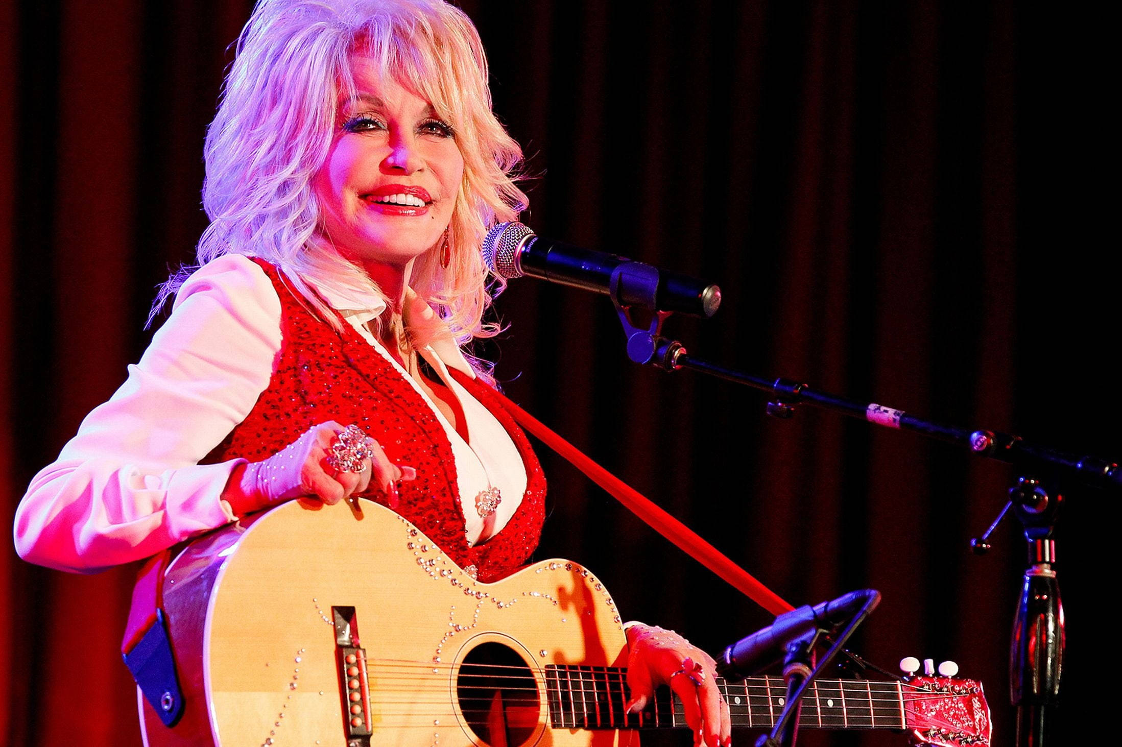 Dolly Parton, classic acoustic guitar, warmly lit stage, Full HD Desktop Wallpaper