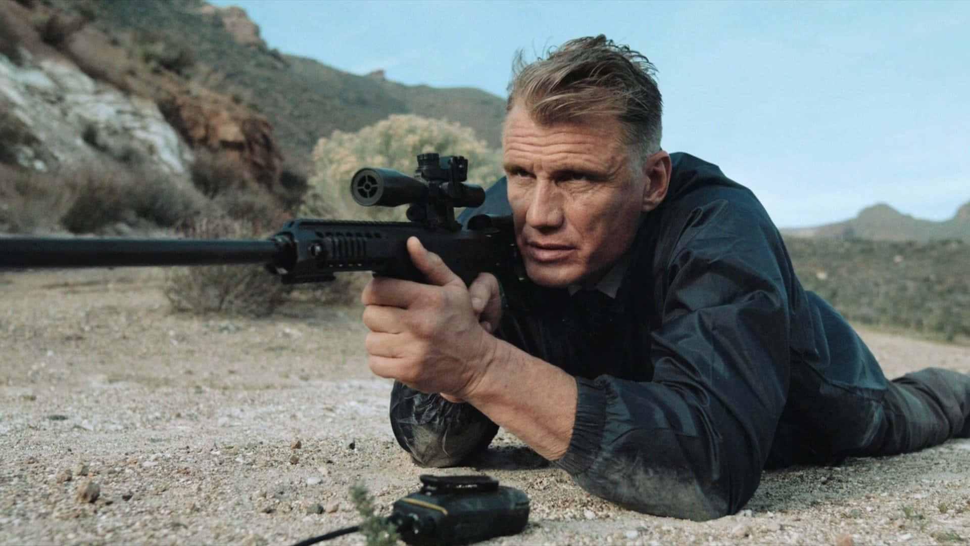Dolph Lundgren, black jacket, scoped rifle, Full HD Desktop Wallpaper