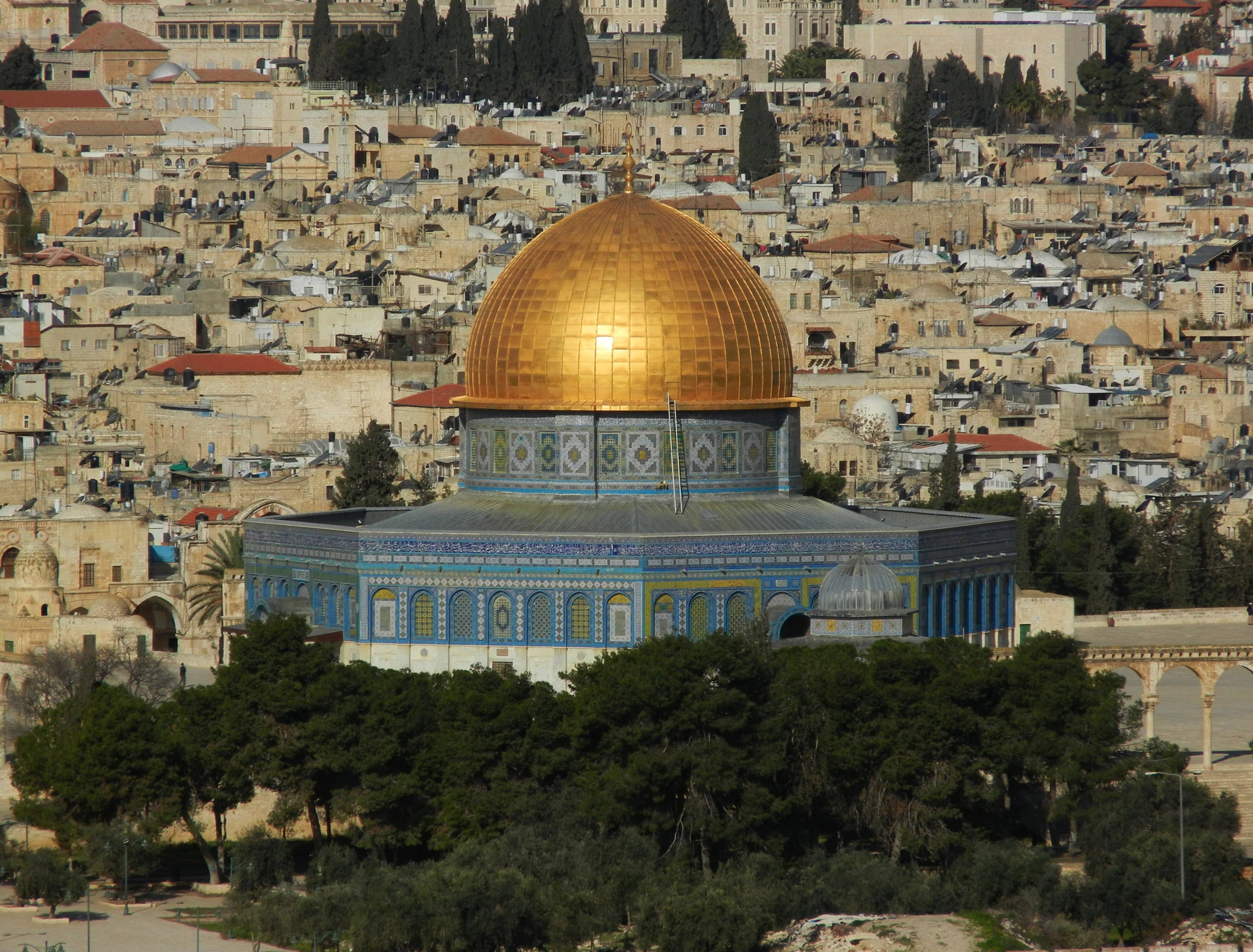 Dome Of The Rock, golden dome, blue-tiled structure, 2K Desktop Wallpaper