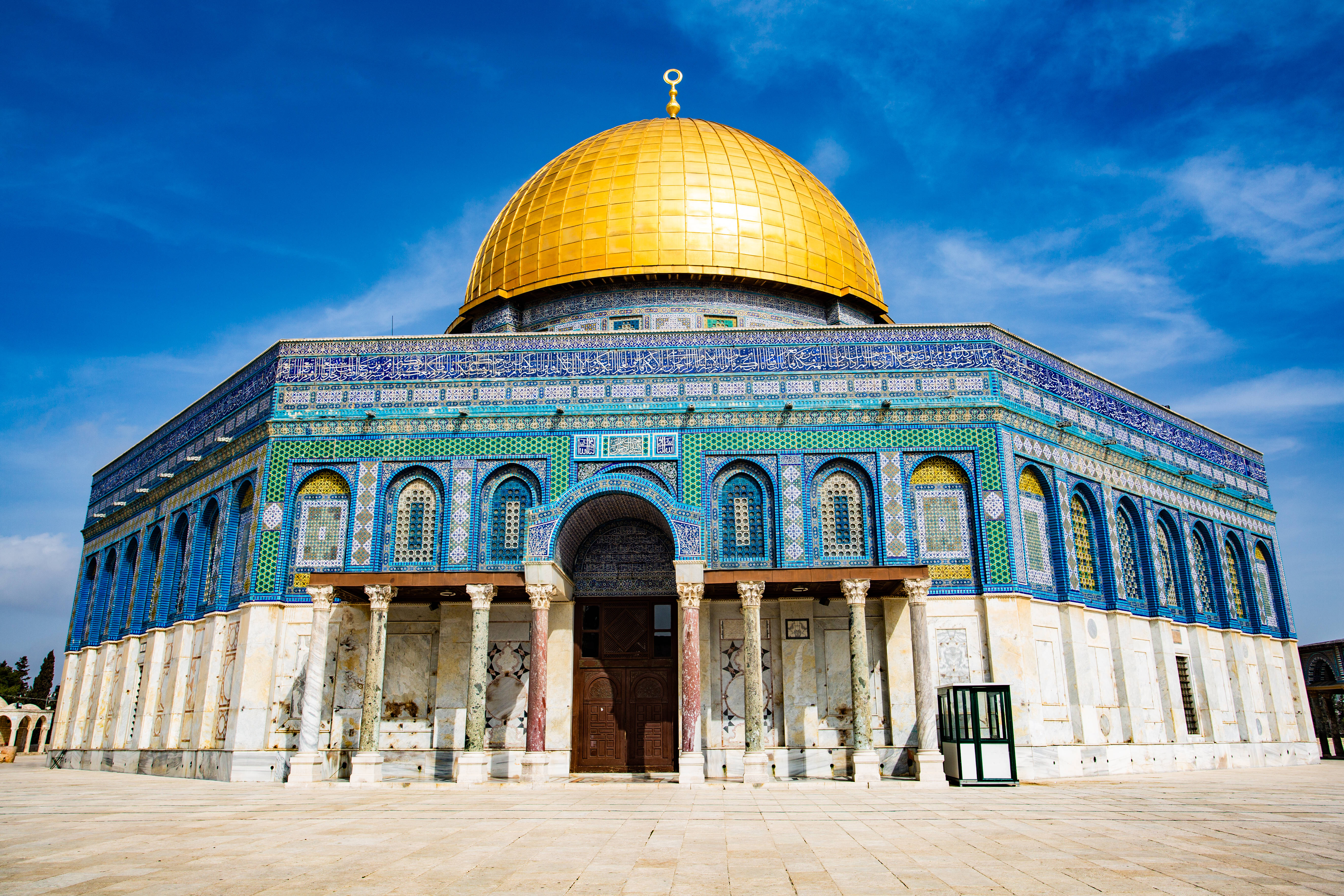 Dome of the Rock, gold, vibrant blue sky, 5K Desktop Wallpaper