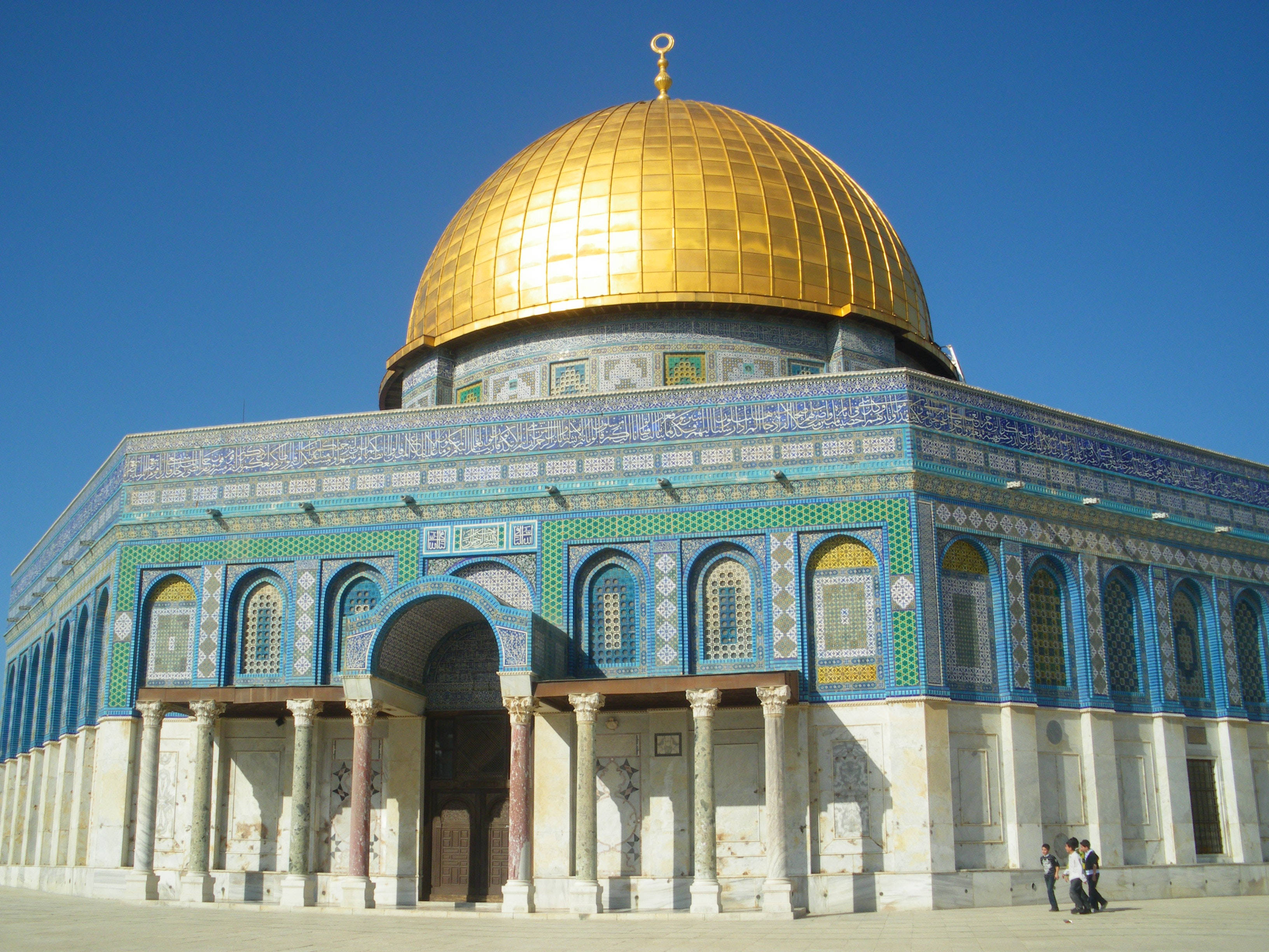 Dome of the Rock, gold, clear blue sky, 2K Desktop Wallpaper