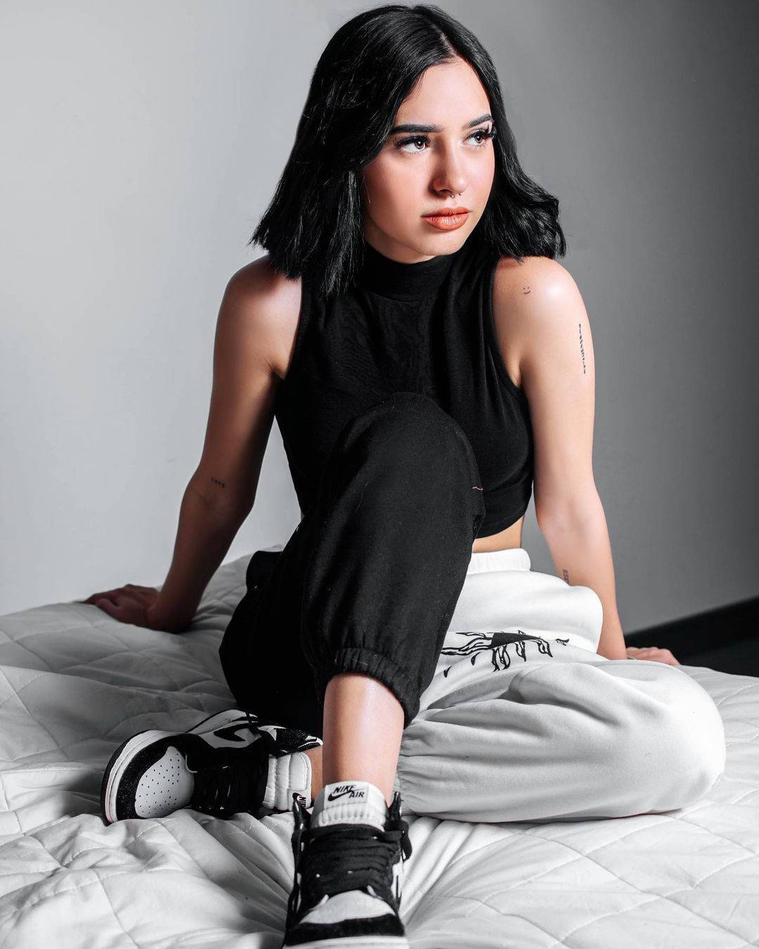 Domelipa, black athletic wear, sneakers, HD Phone Wallpaper
