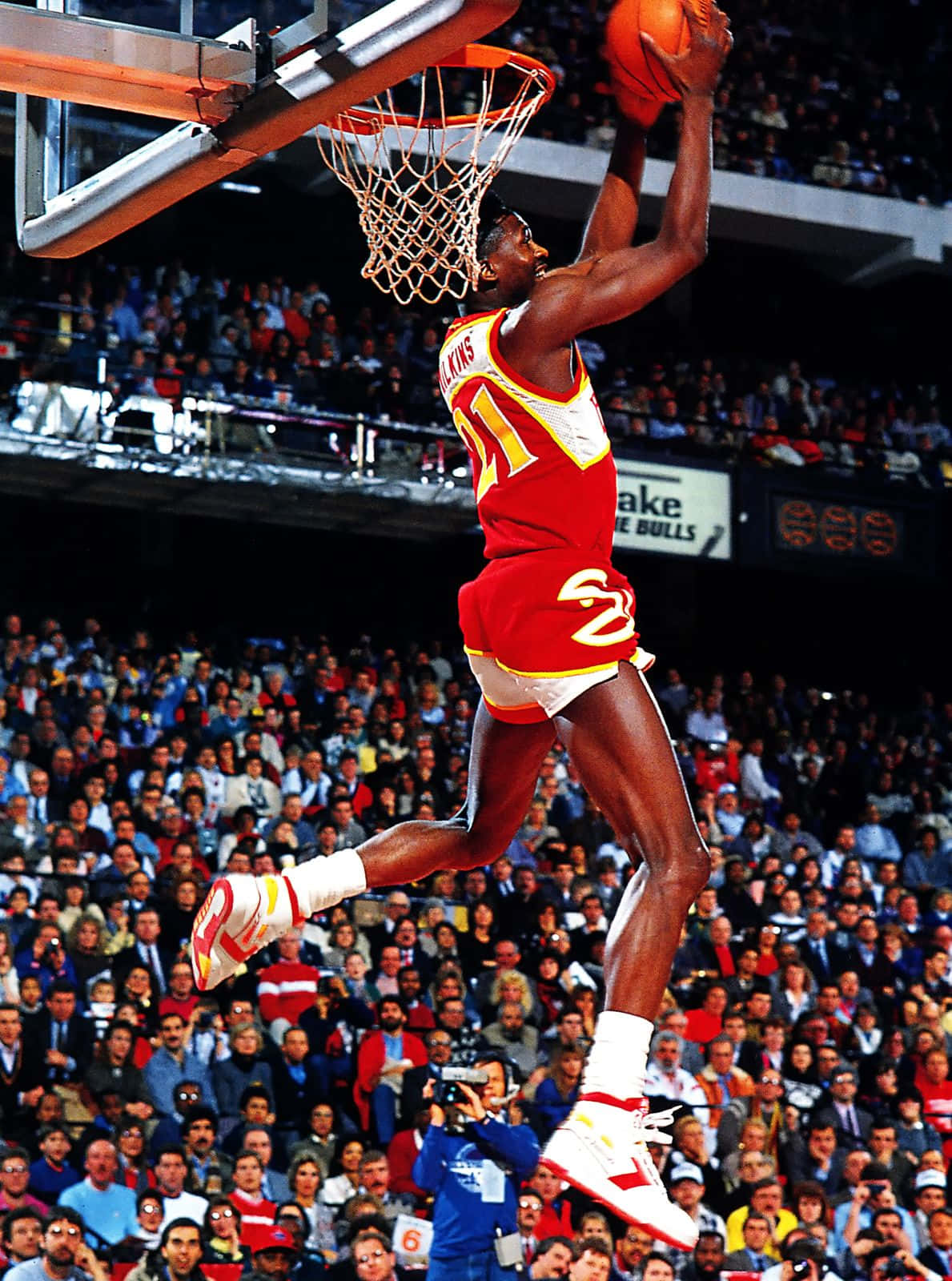 Dominique Wilkins, no look slam dunk, red and yellow uniform, HD Phone Wallpaper