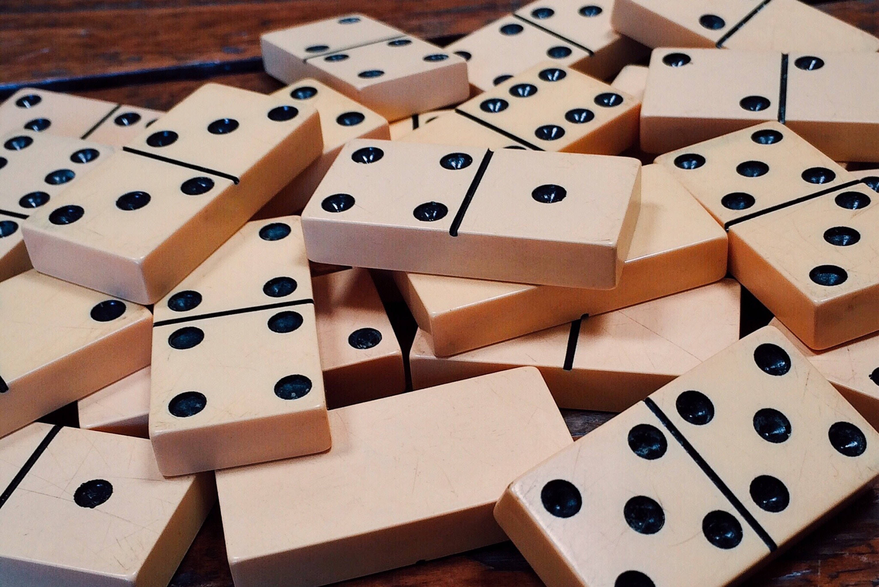 wooden dominoes, light wood, black dots, 2K Desktop Wallpaper
