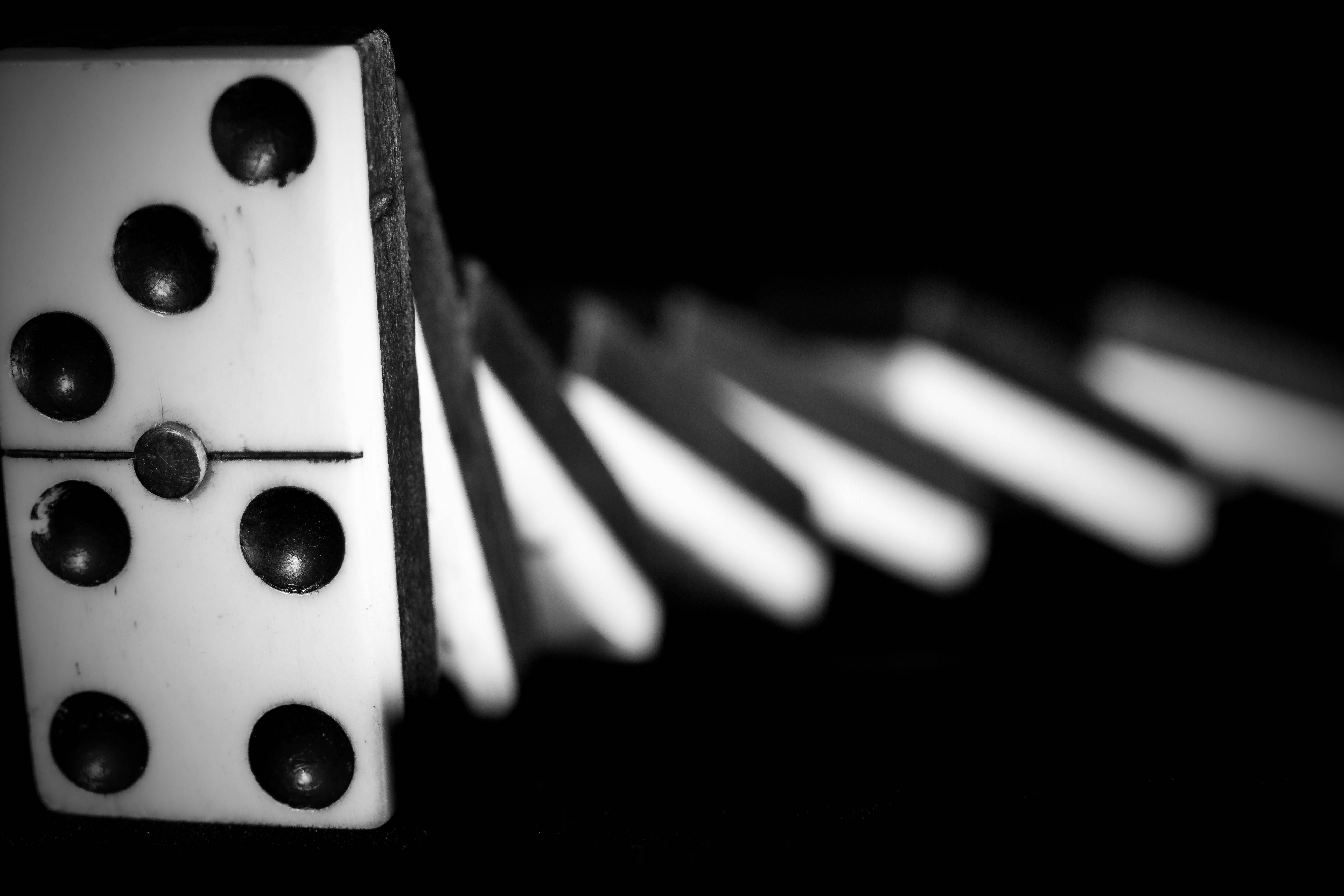 dominoes, black and white, shallow depth of field, 5K Desktop Wallpaper