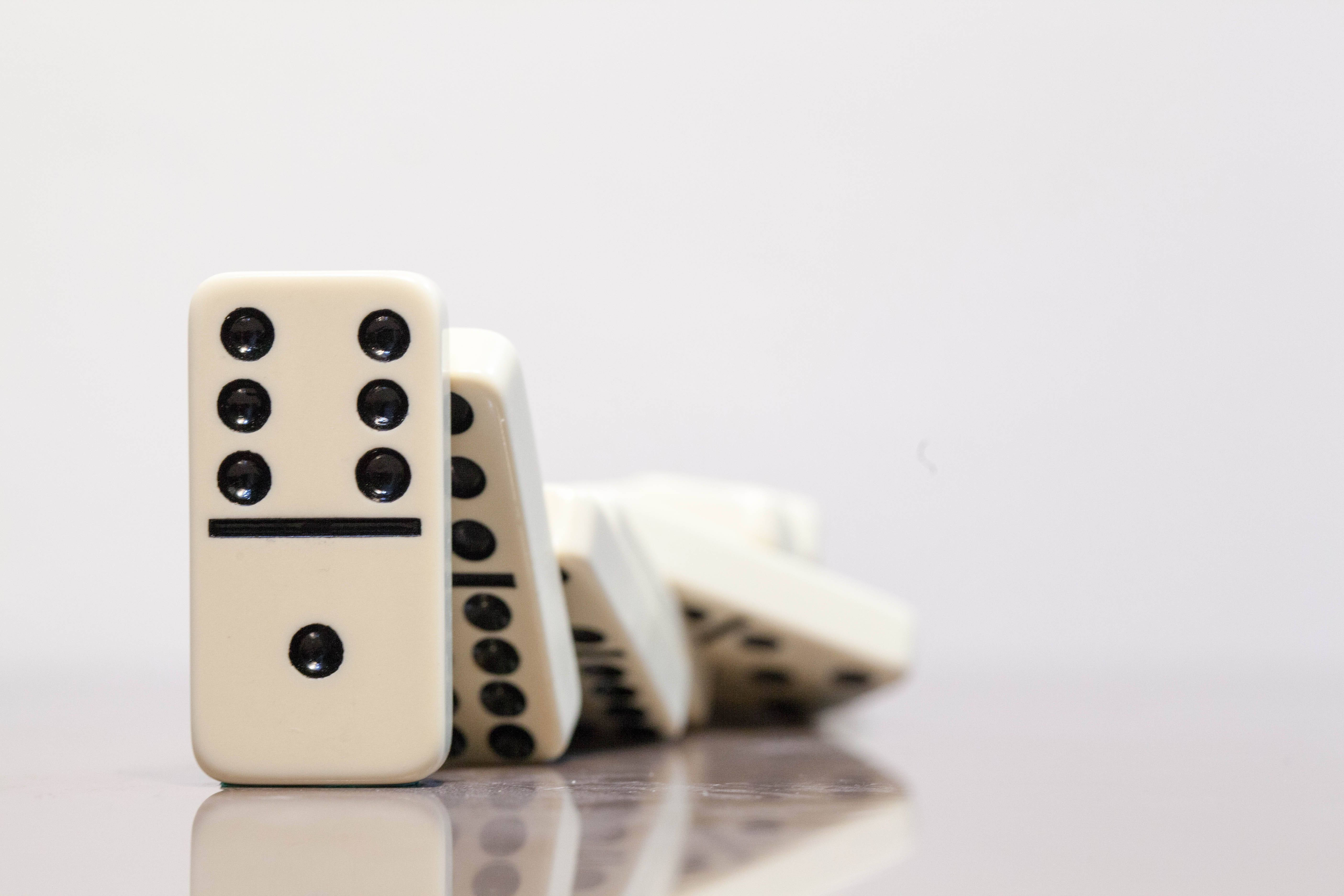 minimalistic white dominos, cream-colored dominoes, stark white background, 5K Desktop Wallpaper