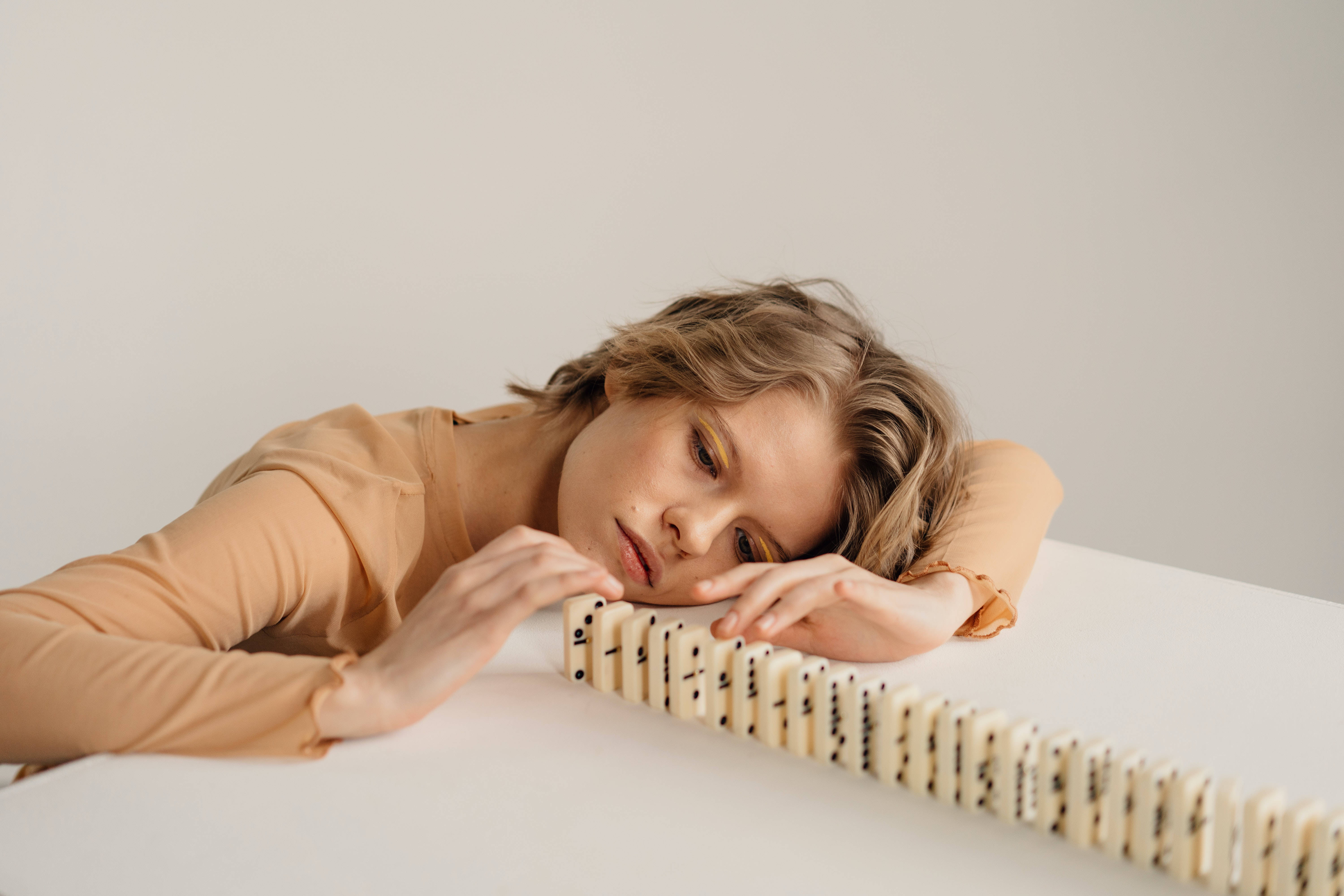 dominoes, beige top, white table, 5K Desktop Wallpaper