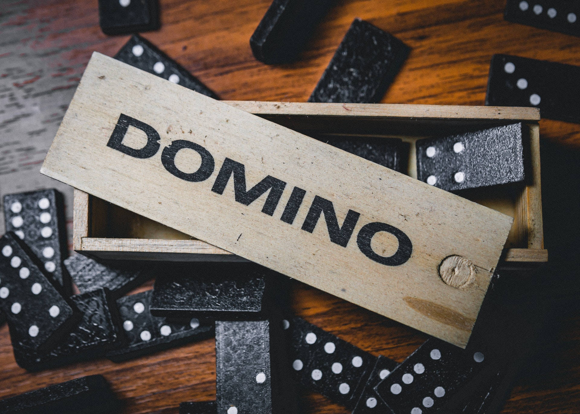 DOMINO, black domino tiles, wooden box, Full HD Desktop Wallpaper