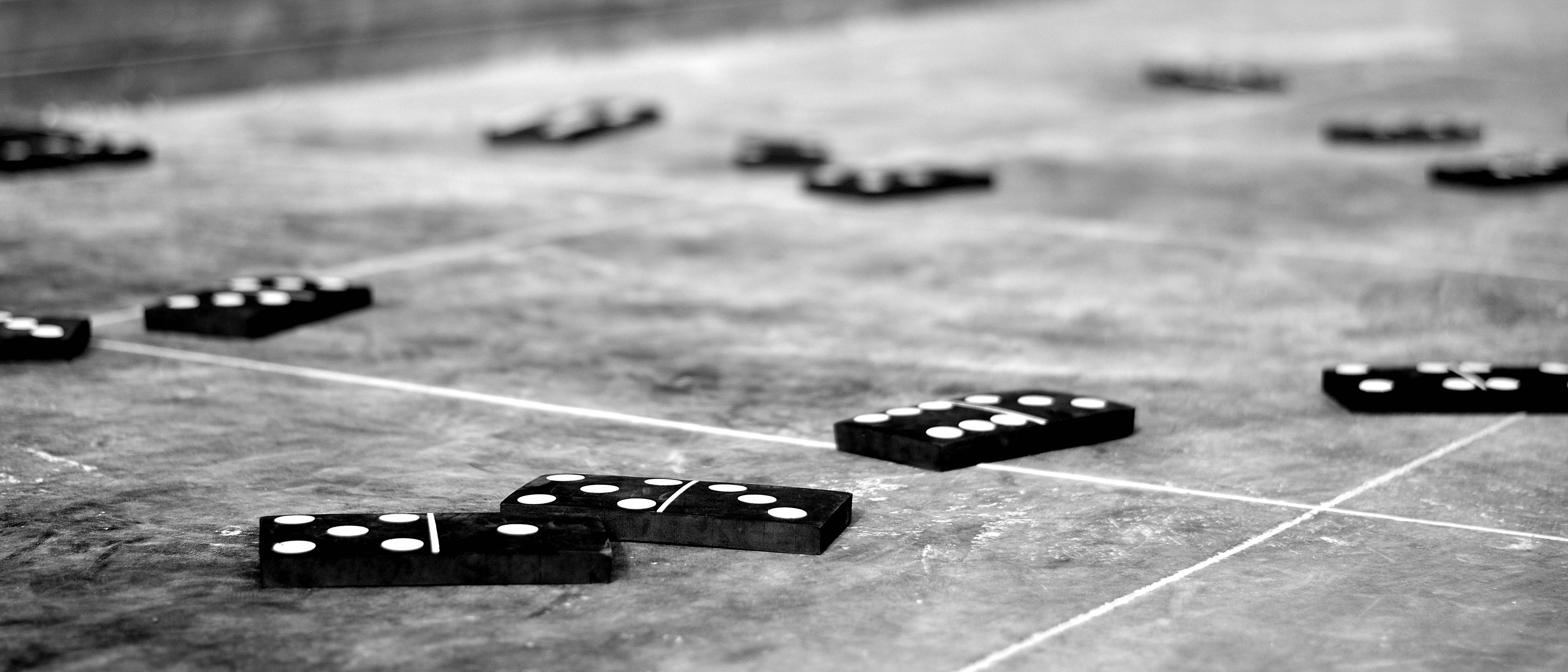 dominoes, black and white, close-up, 4K Desktop Wallpaper