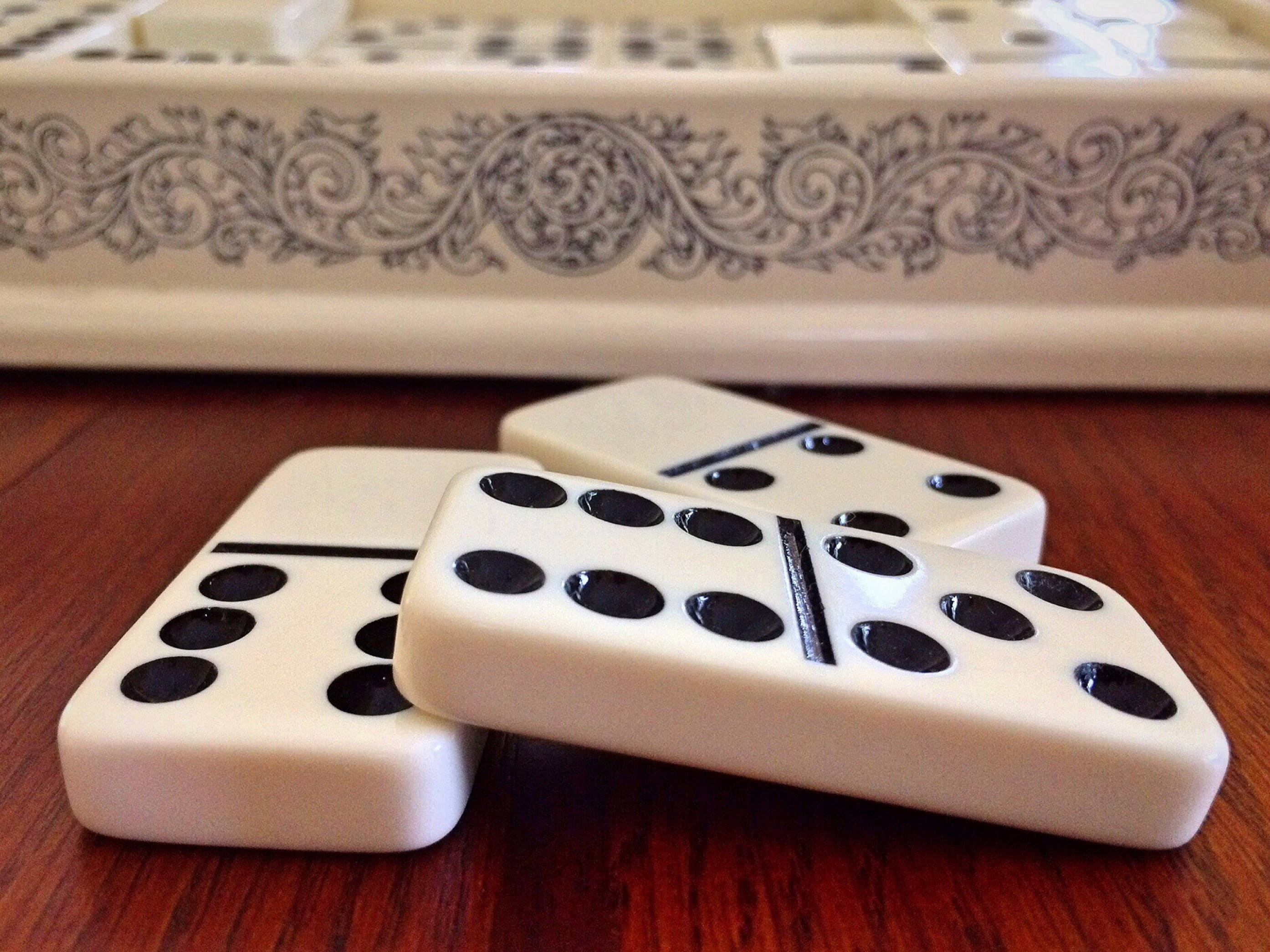 ivory domino tiles, black dots, rich wooden table, 2K Desktop Wallpaper