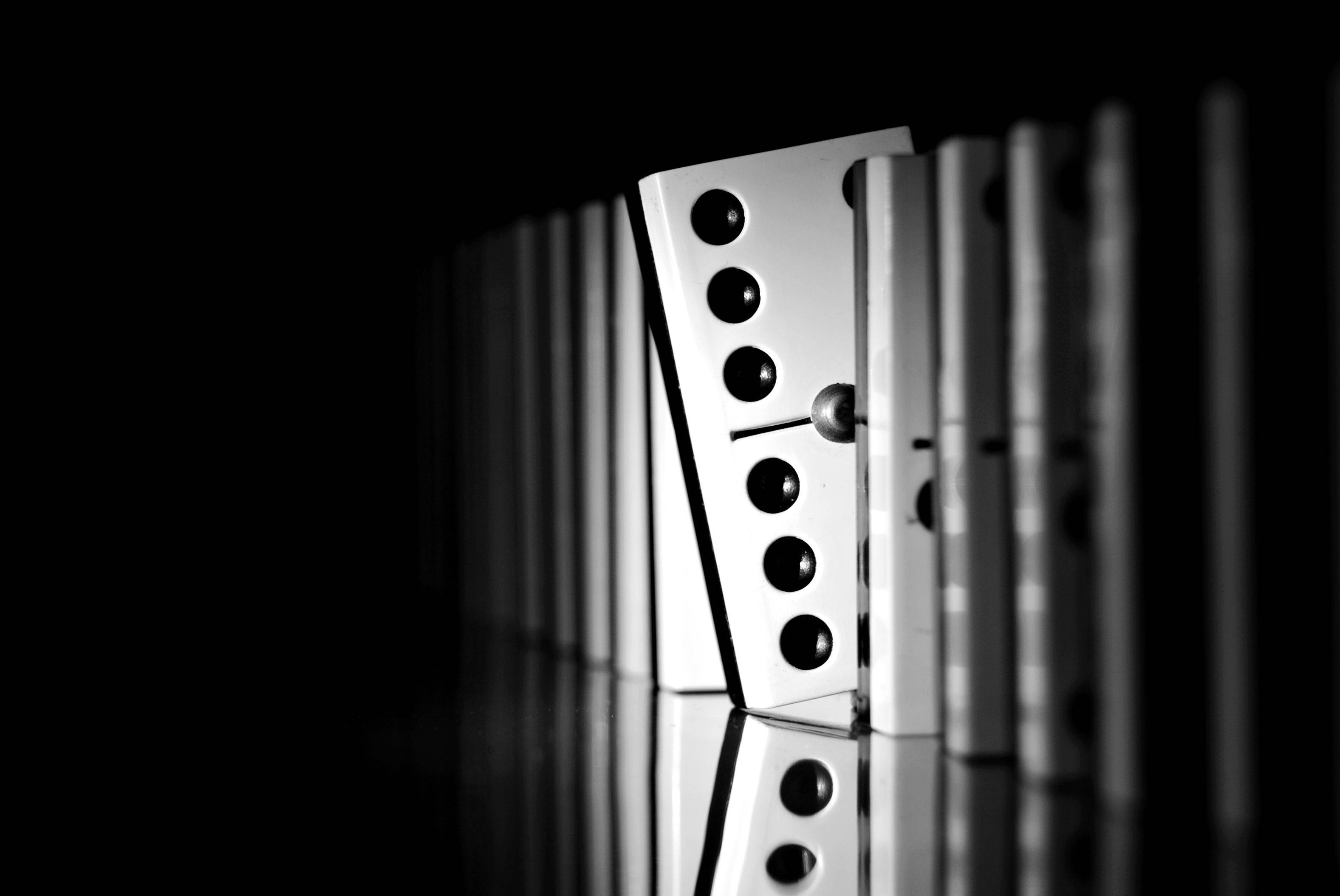 domino, black and white photo, glossy surface, 2K Desktop Wallpaper