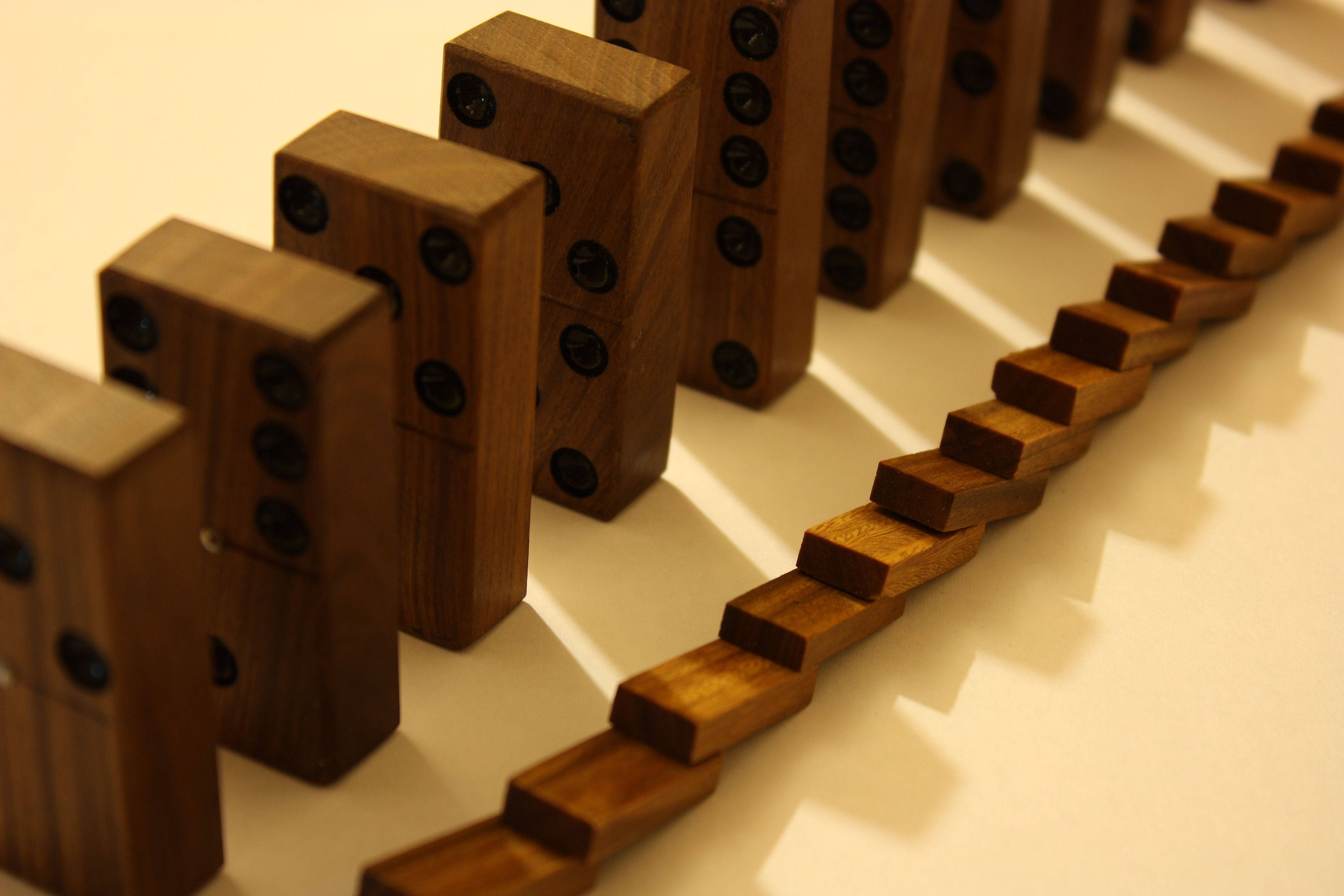 wooden domino tiles, diagonal line, soft shadows, 4K Desktop Wallpaper