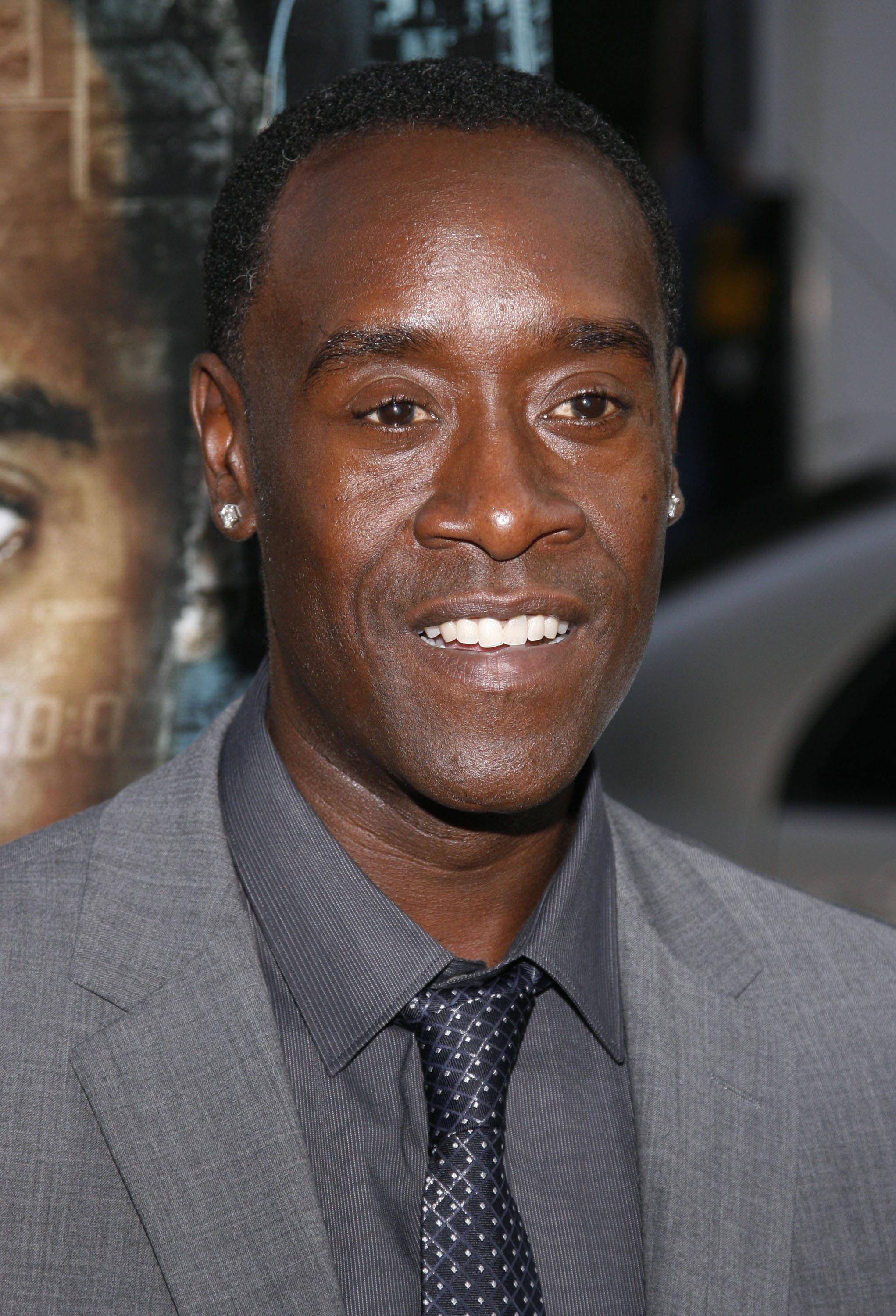 Don Cheadle, gray suit, patterned tie, 2K Phone Wallpaper