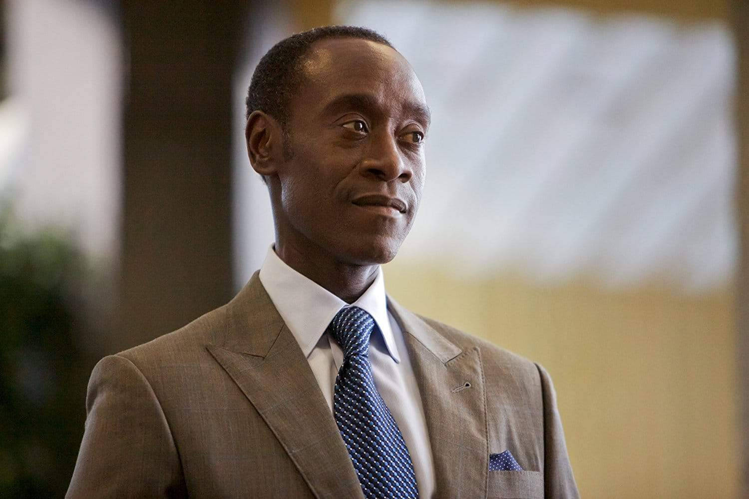 Don Cheadle, beige suit, blue patterned tie, HD Desktop Wallpaper