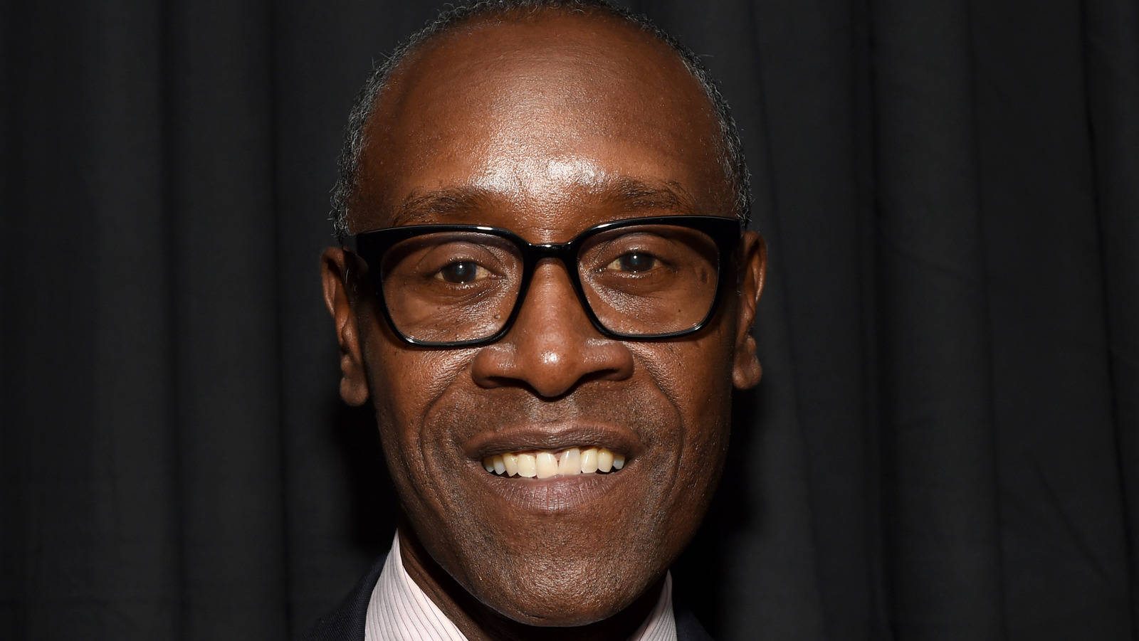 Don Cheadle, glasses, dark curtain, HD Desktop Wallpaper
