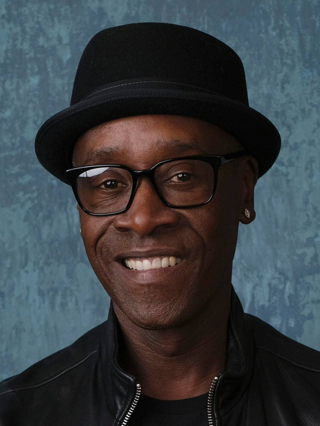 Don Cheadle, black bowler hat, glasses, HD Phone Wallpaper