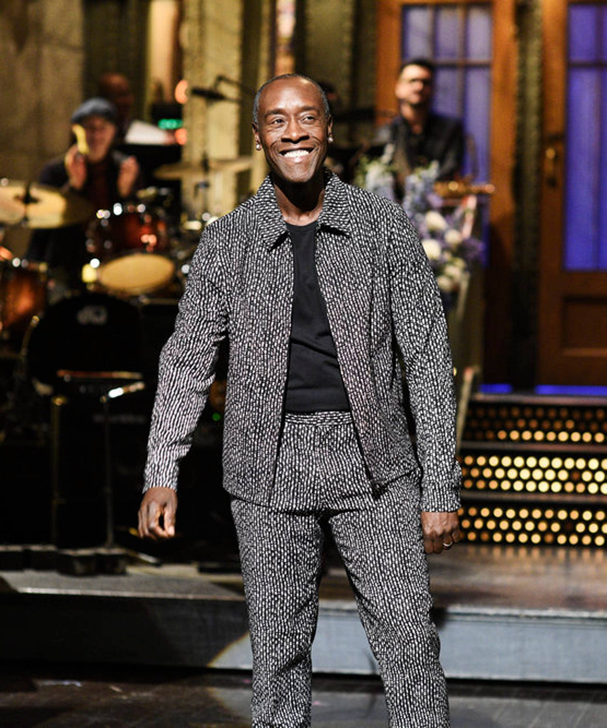 Don Cheadle, band, warm stage lights, Full HD Phone Wallpaper