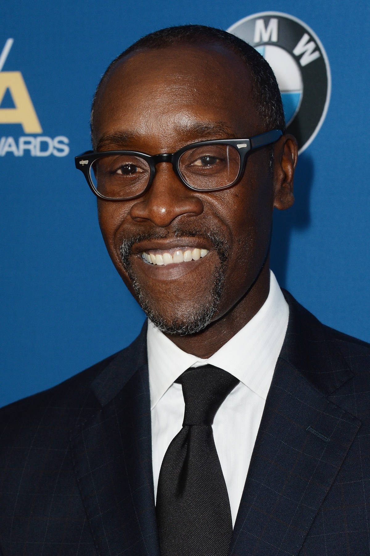 Don Cheadle, dark suit, glasses, HD Phone Wallpaper