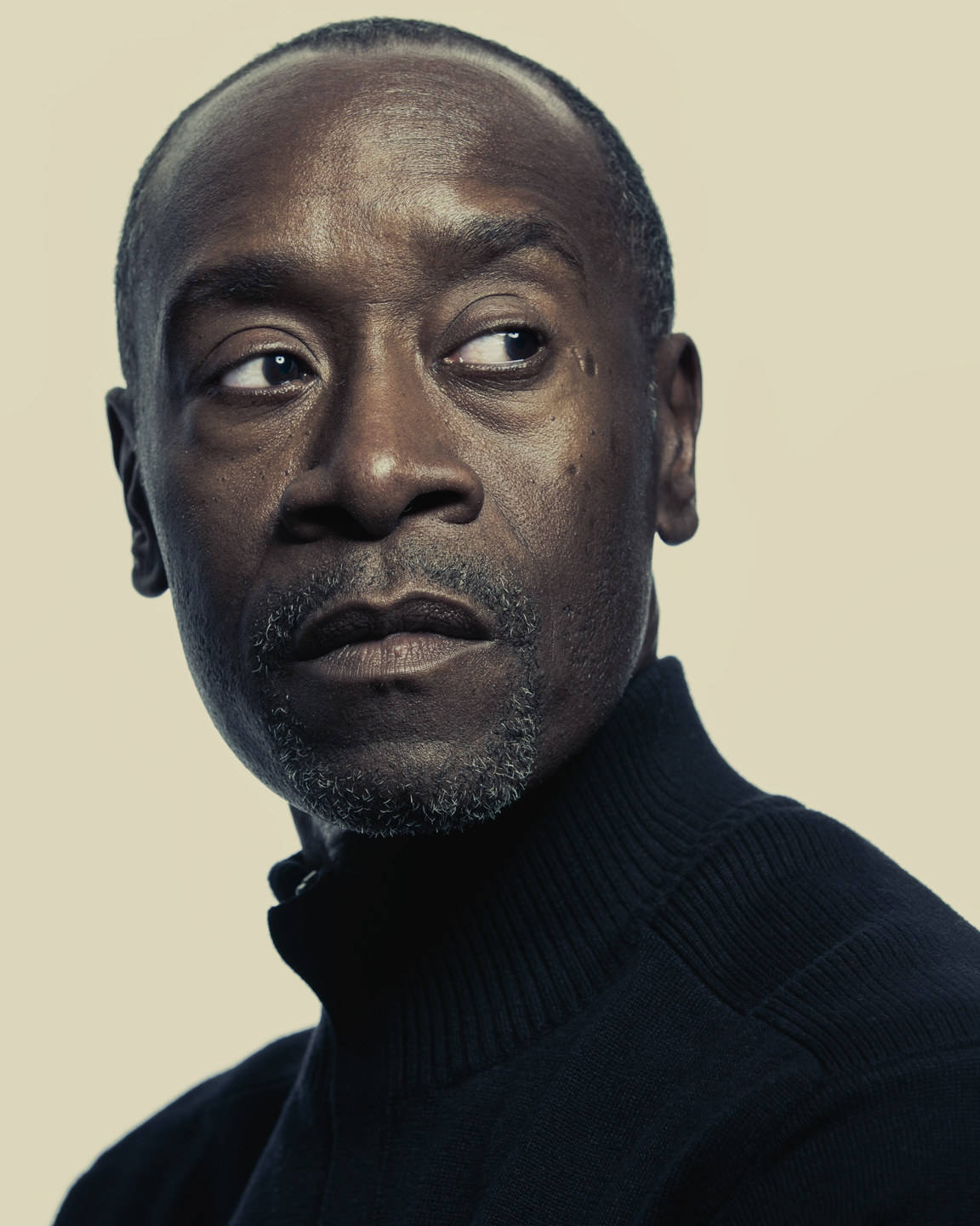 Don Cheadle, black turtleneck, beige background, HD Phone Wallpaper