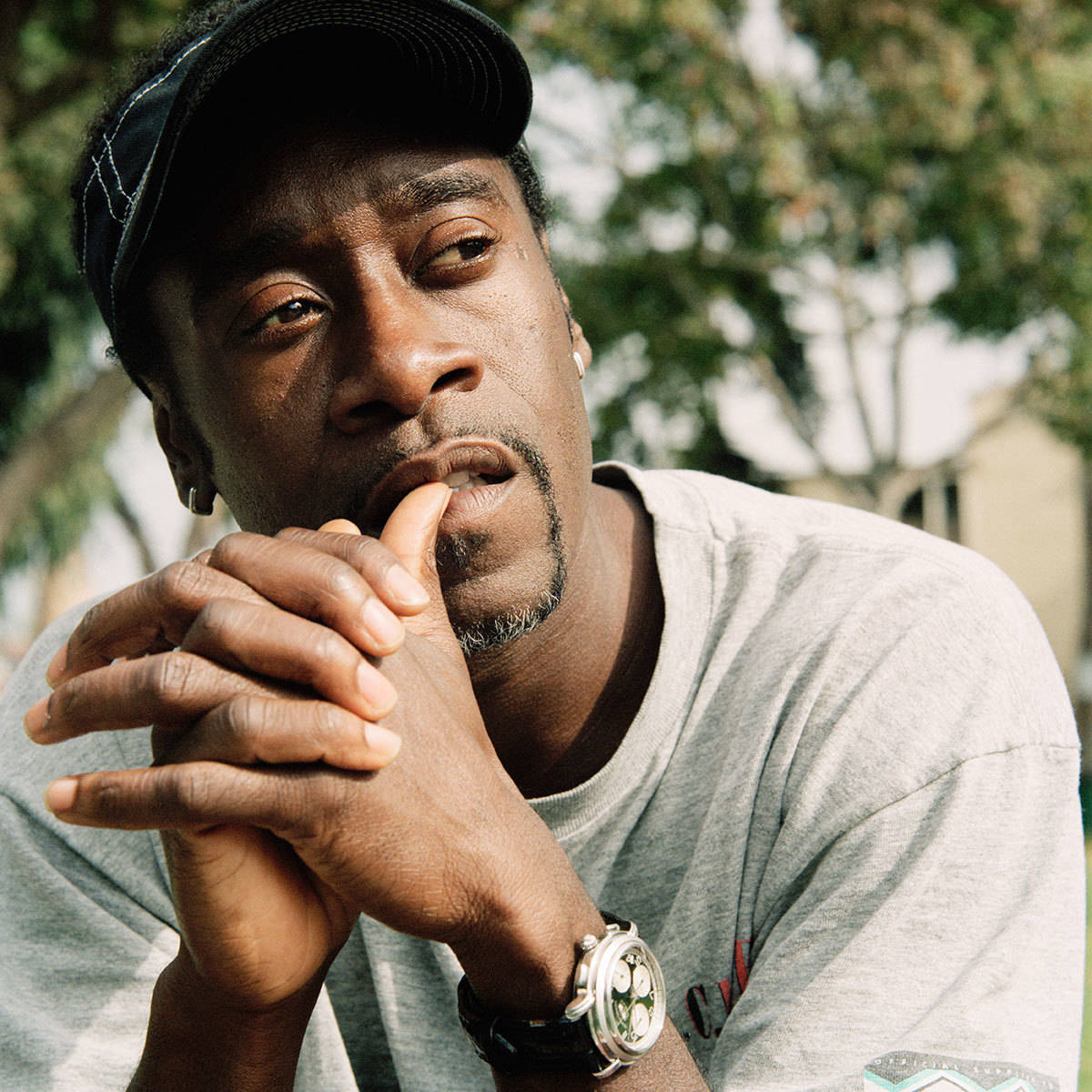 Don Cheadle, black cap, gray t-shirt, SD Desktop Wallpaper