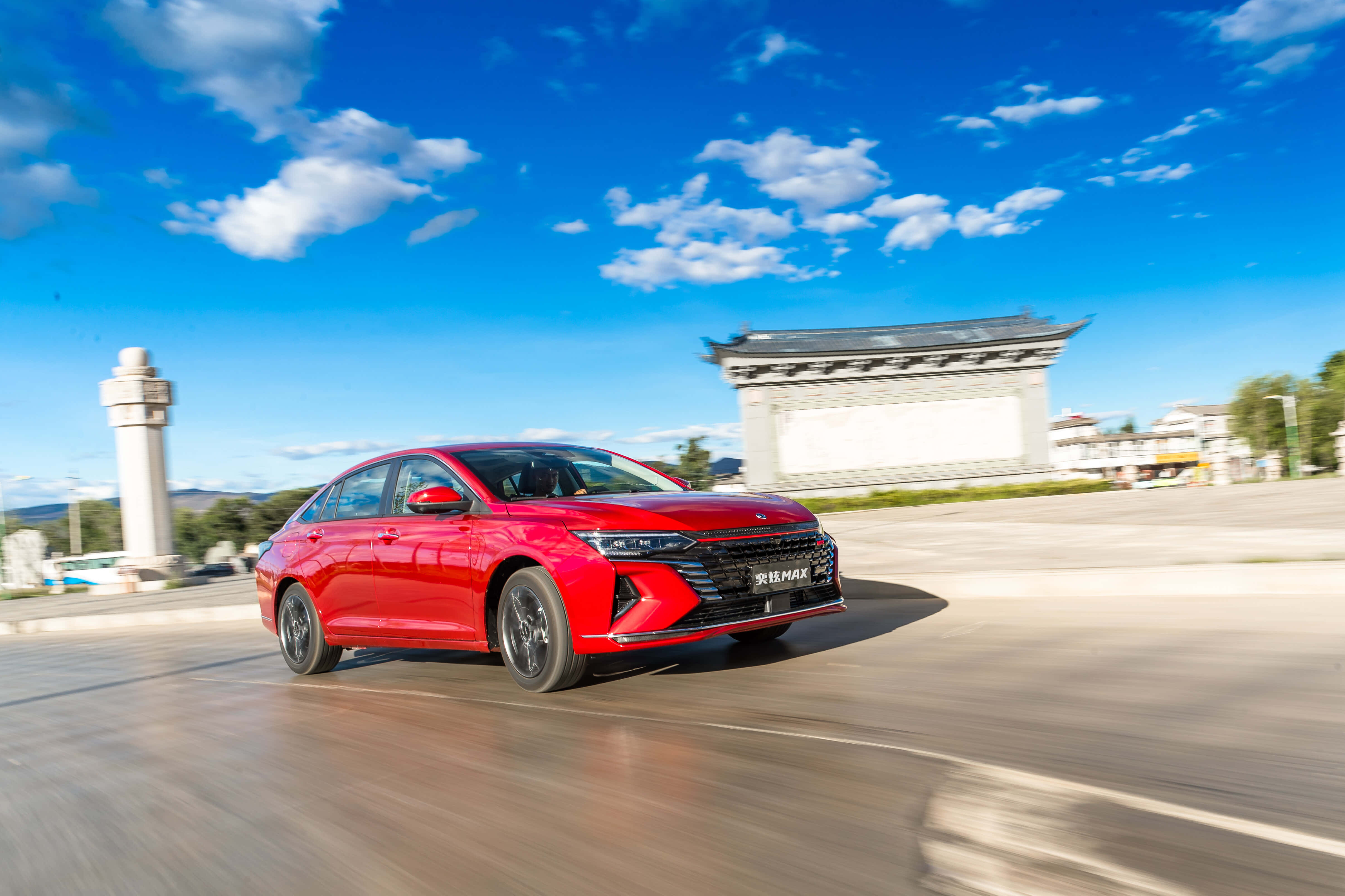 Dongfeng Aeolus Yixuan, red, paved road, 4K Desktop Wallpaper