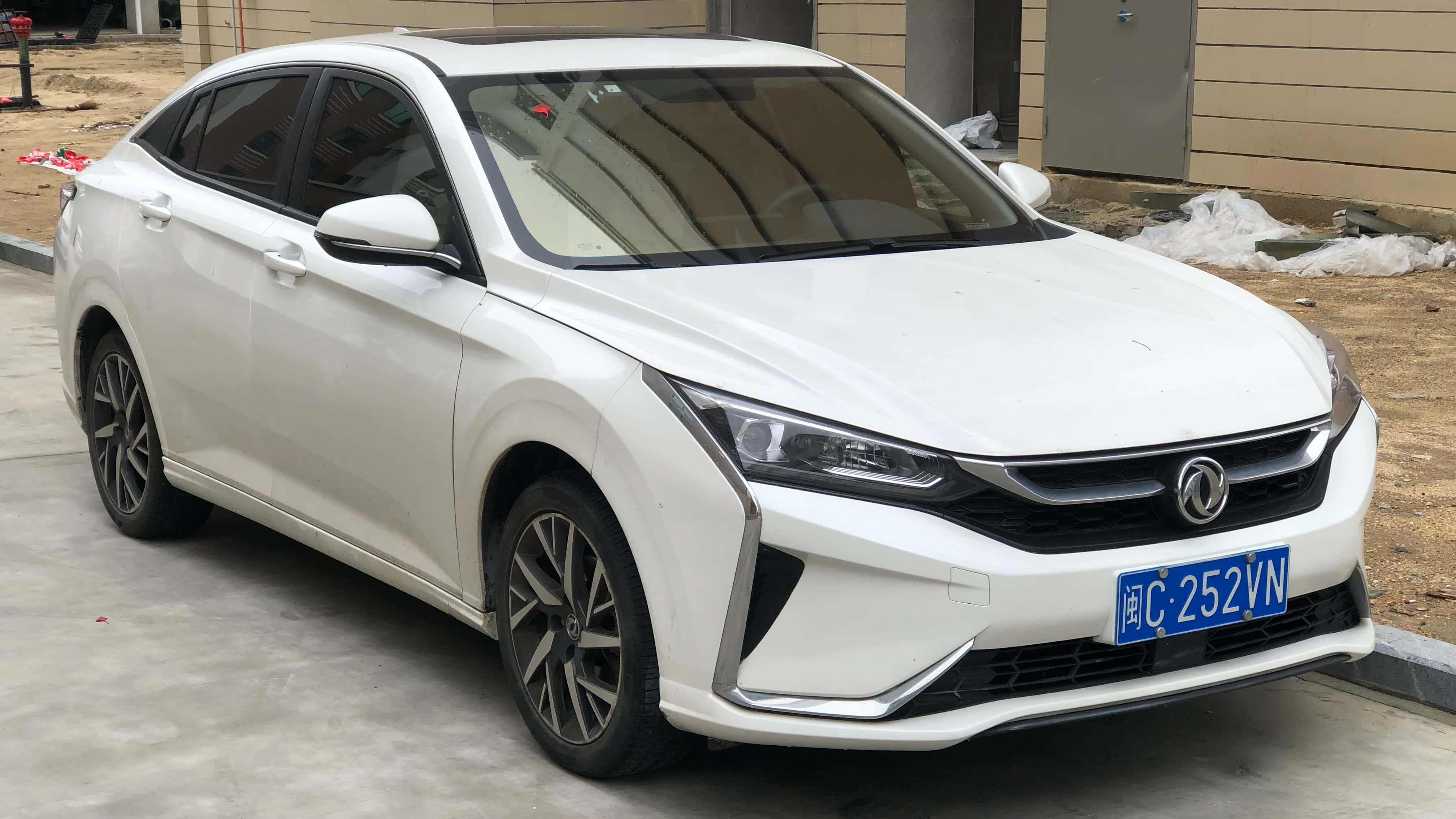 Dongfeng Aeolus Yixuan, modern sedan, sleek white, 4K Desktop Wallpaper