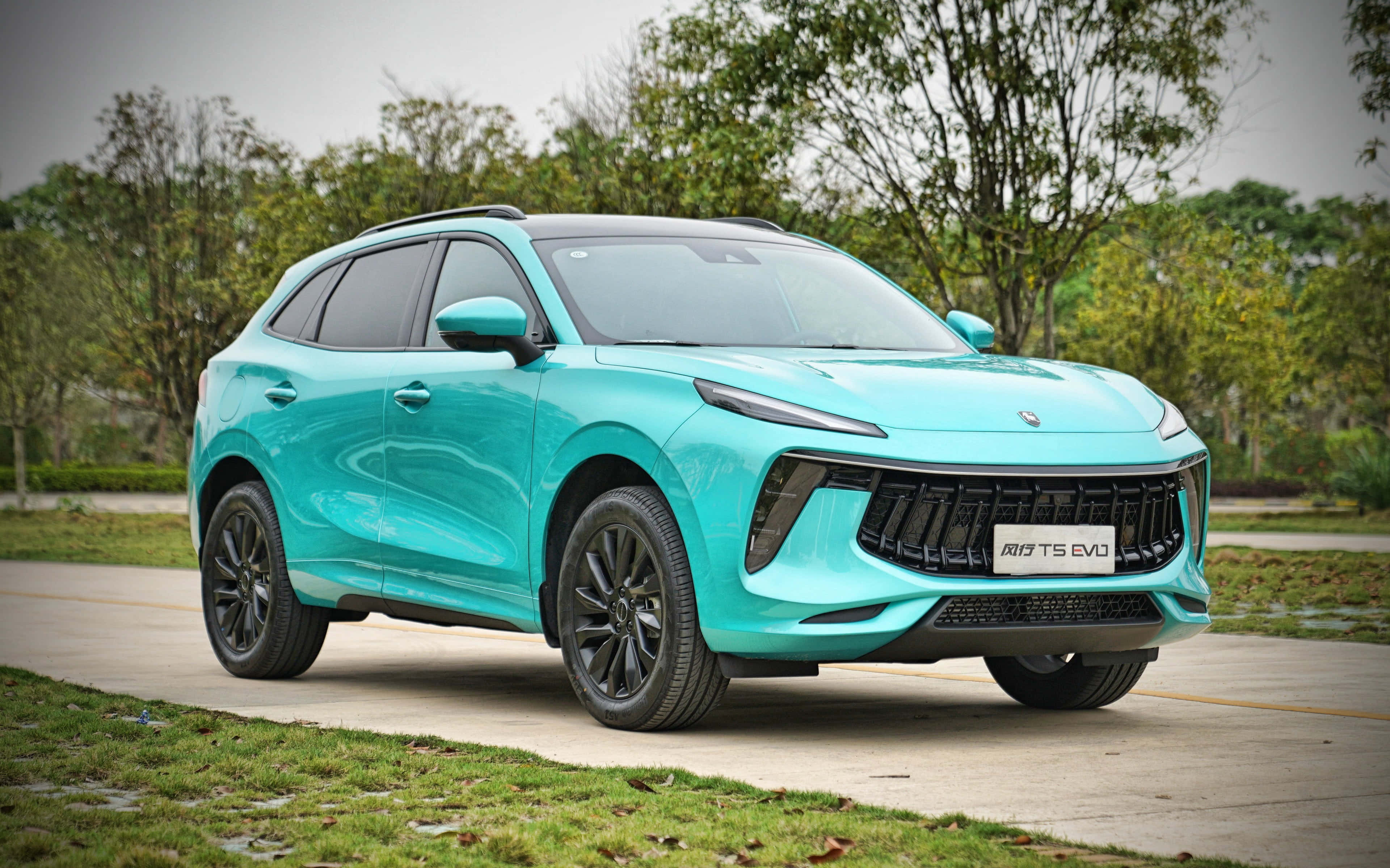 Dongfeng, turquoise SUV, black accents, 4K Desktop Wallpaper