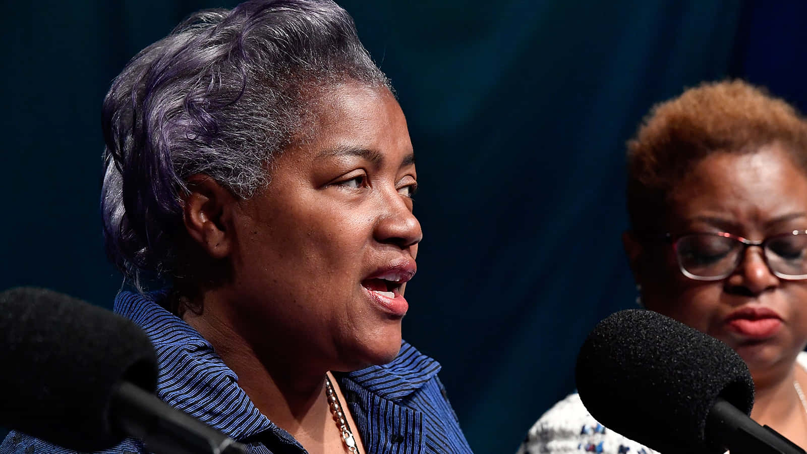 Donna Brazile, purple-streaked gray hair, microphone, HD Desktop Wallpaper