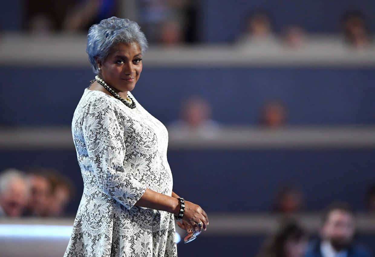 Donna Brazile, silver hair, white lace dress, SD Desktop Wallpaper