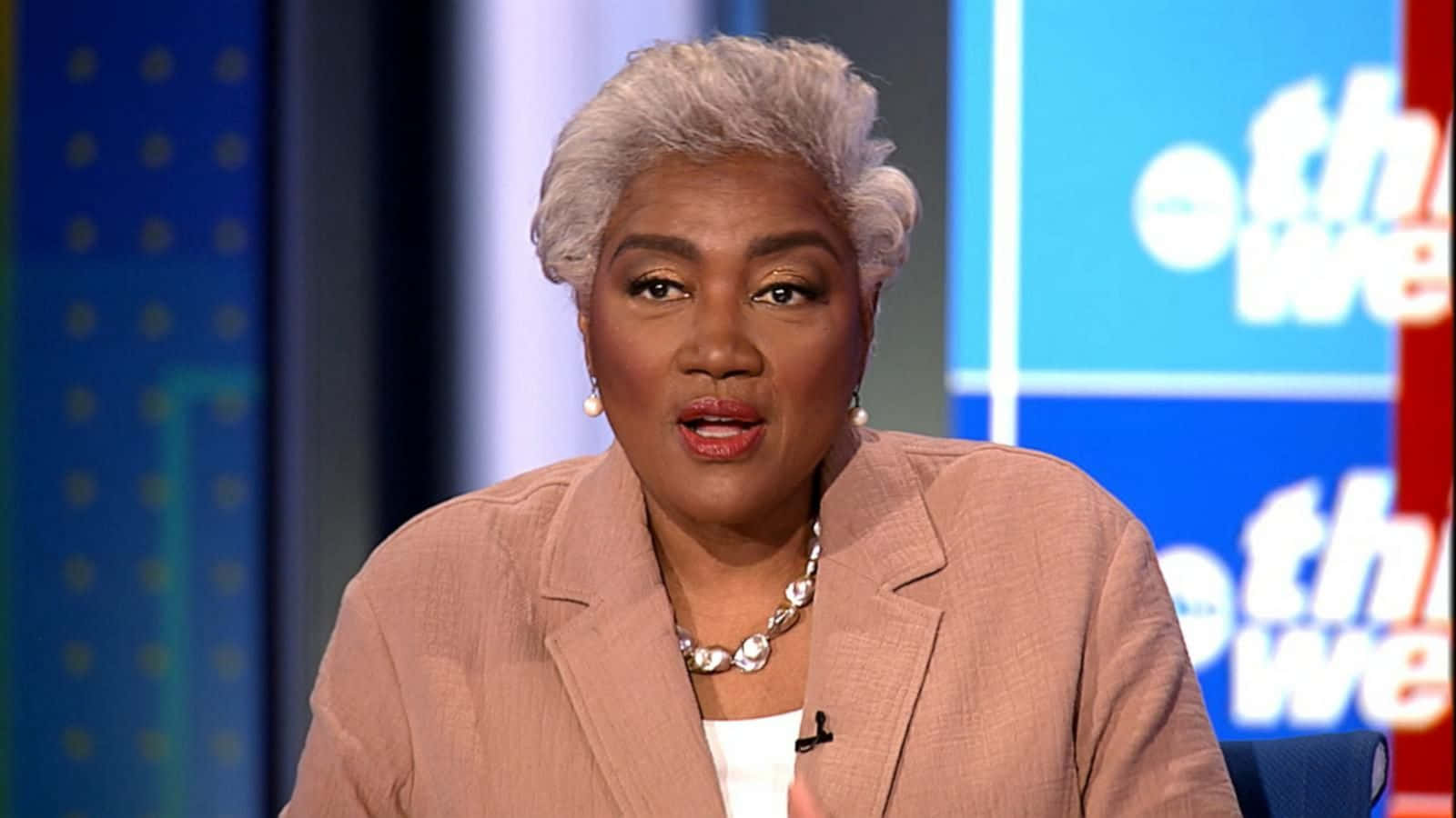 Donna Brazile, blue branded TV set, beige blazer, HD Desktop Wallpaper