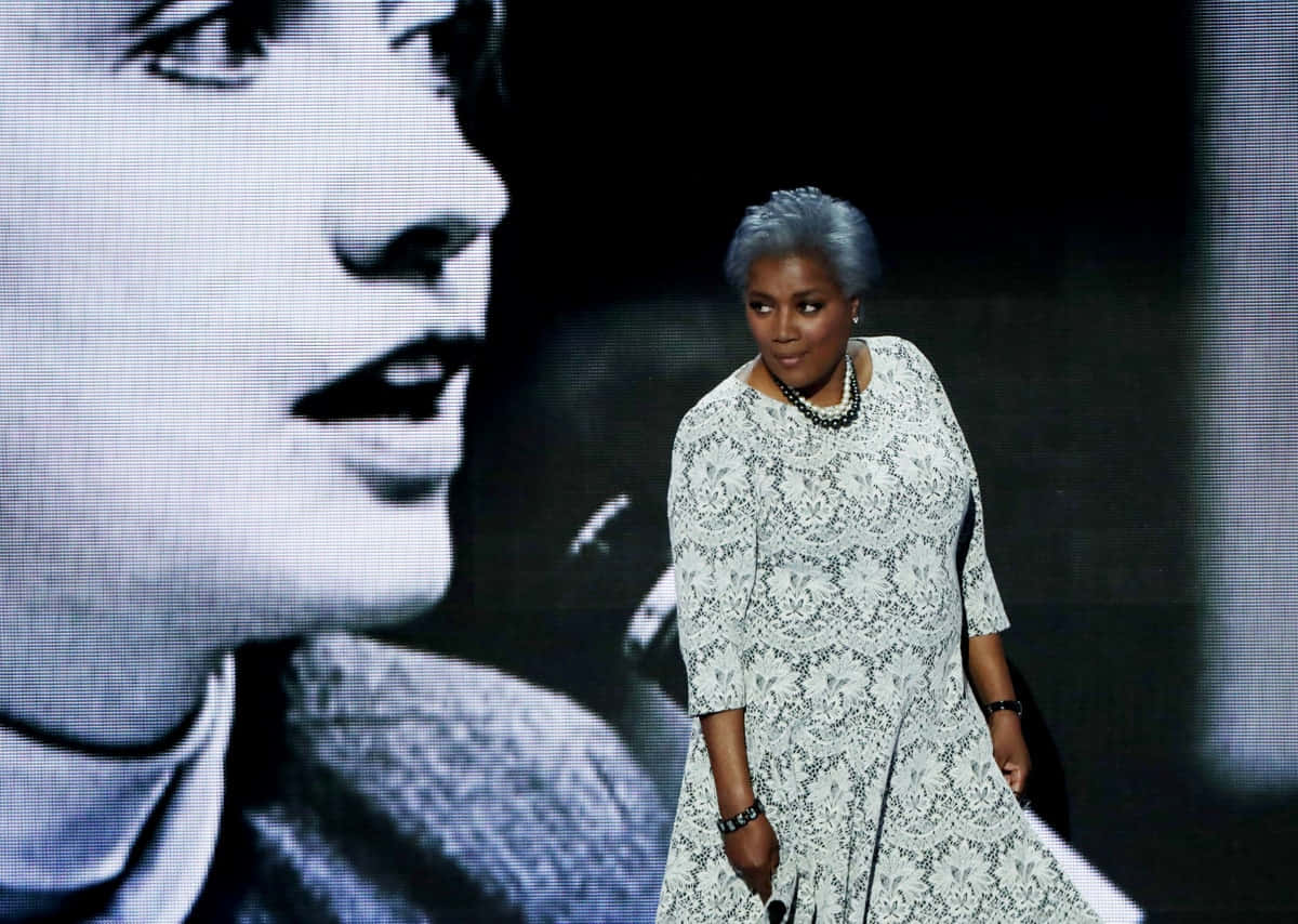 Donna Brazile, patterned dress, stage, SD Desktop Wallpaper