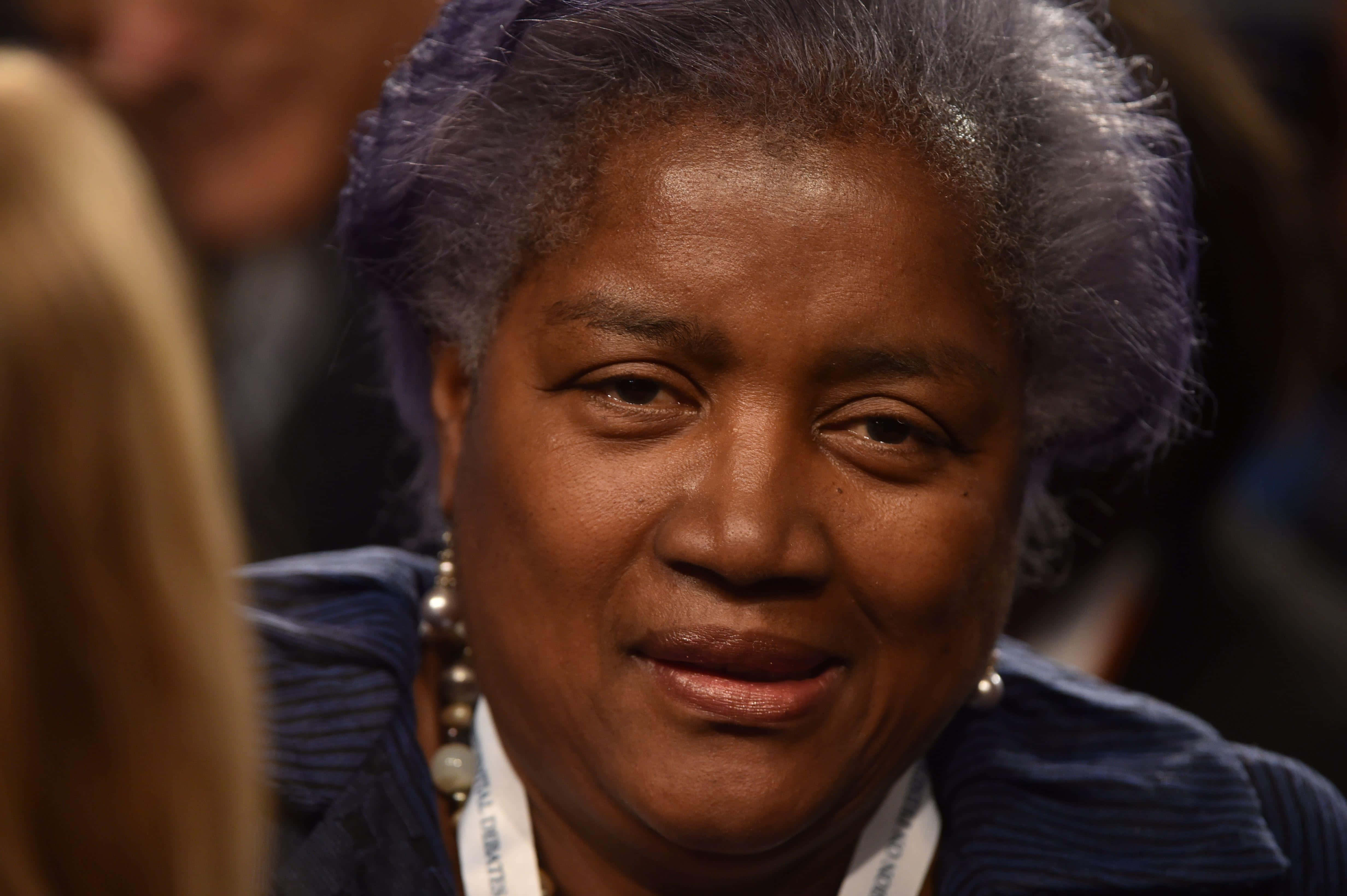 Donna Brazile, gray hair, pearl earrings, 4K Desktop Wallpaper