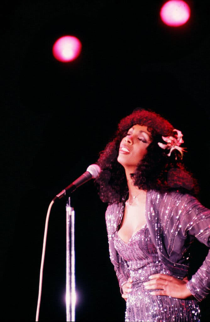 Donna Summer, 1979, purple outfit, SD Phone Wallpaper