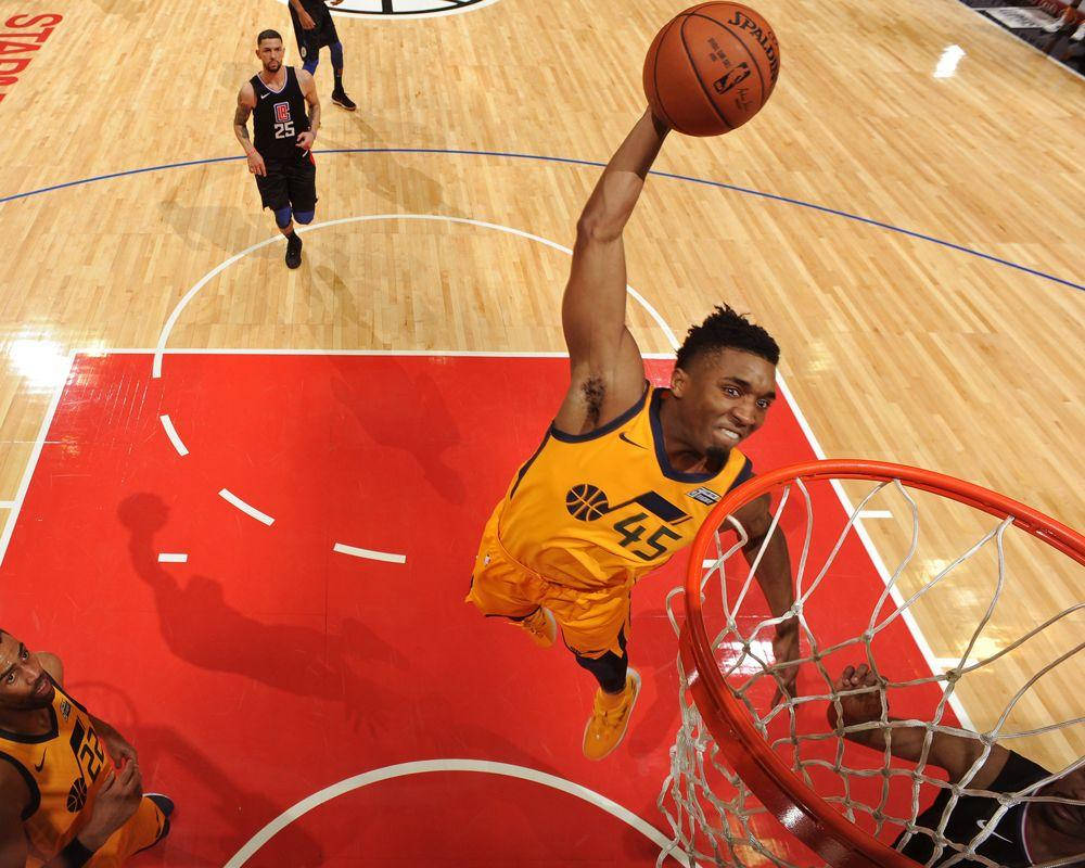 Donovan Mitchell, yellow jersey, dunk, SD Desktop Wallpaper