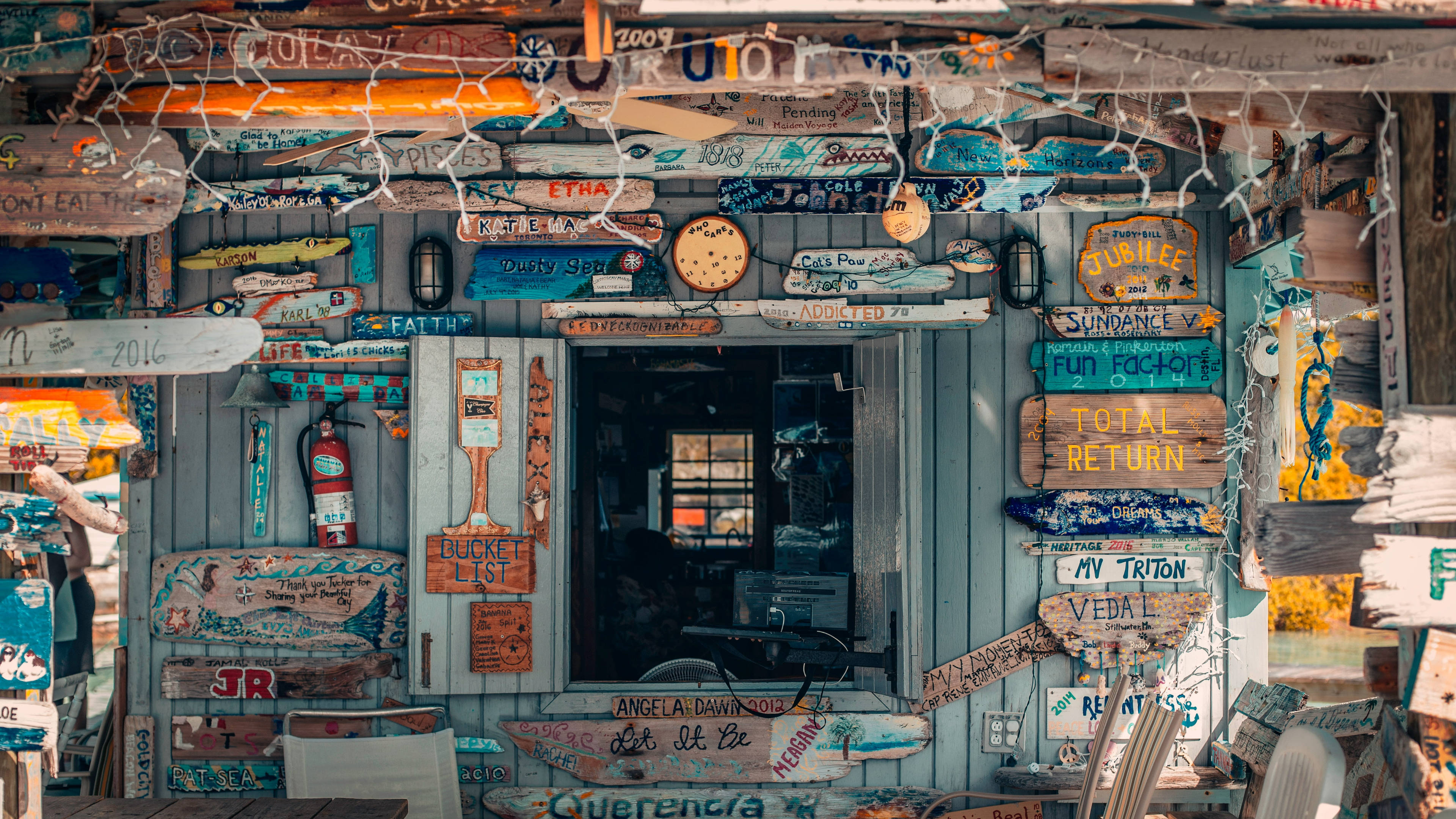 doodle, text, wooden beach store, 4K Desktop Wallpaper