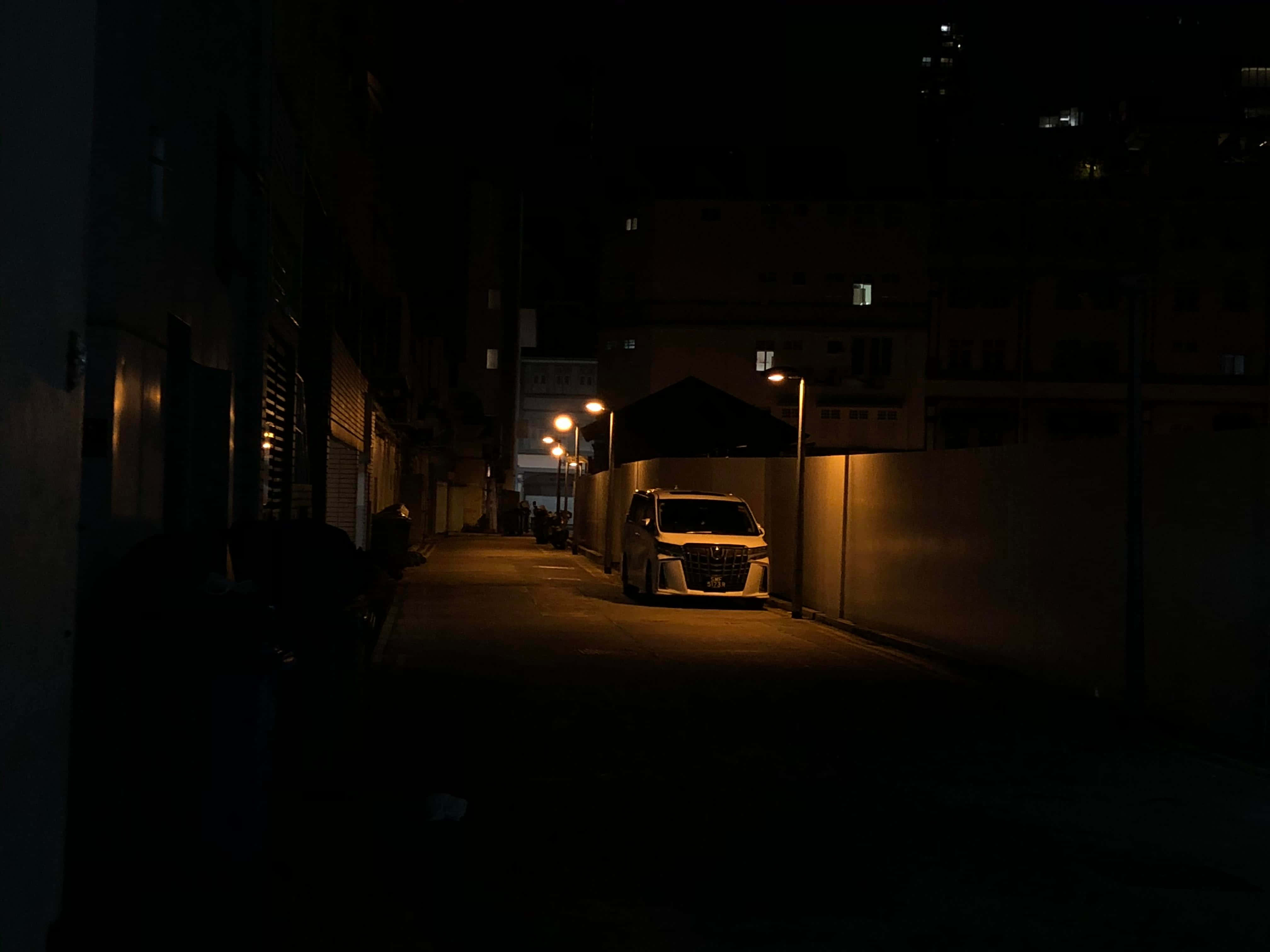 Doomer, white van, urban alley, 4K Desktop Wallpaper