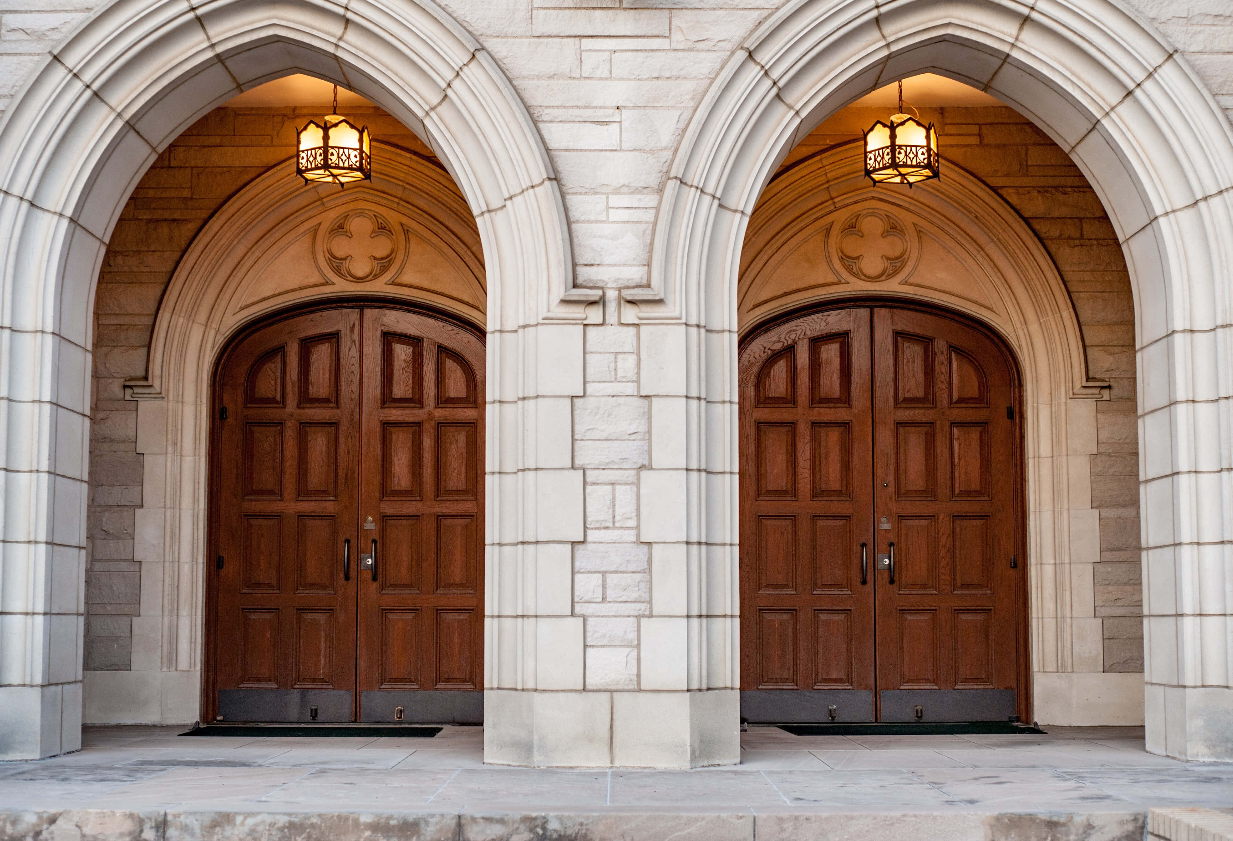 dual doors, wooden doors, stone arches, 4K Desktop Wallpaper