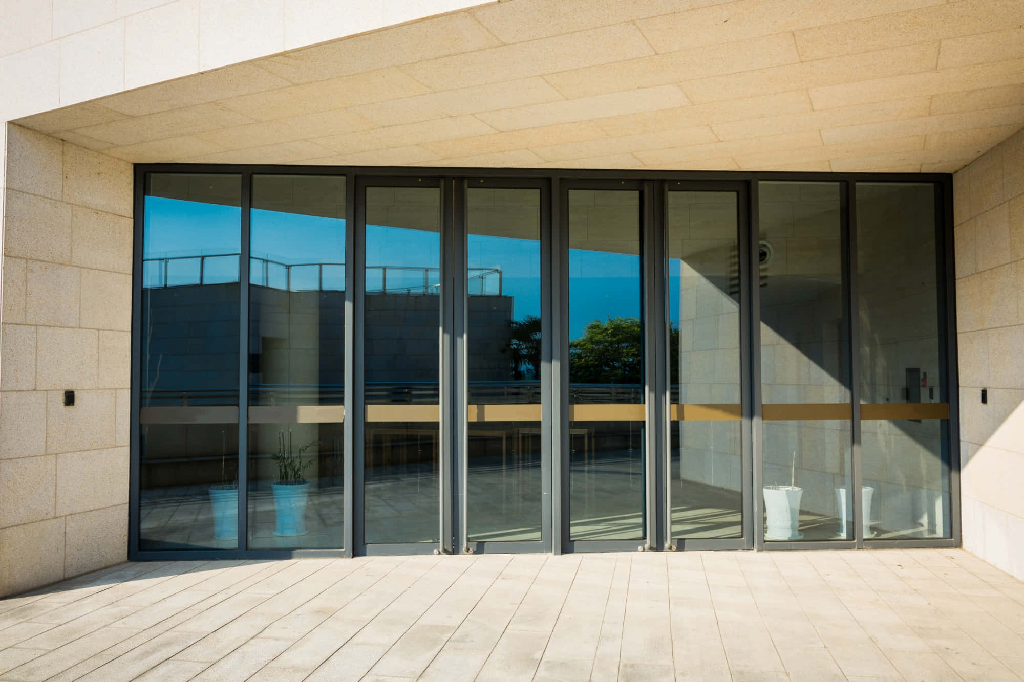 automatic sliding doors, modern commercial building, glass doors, Full HD Desktop Wallpaper